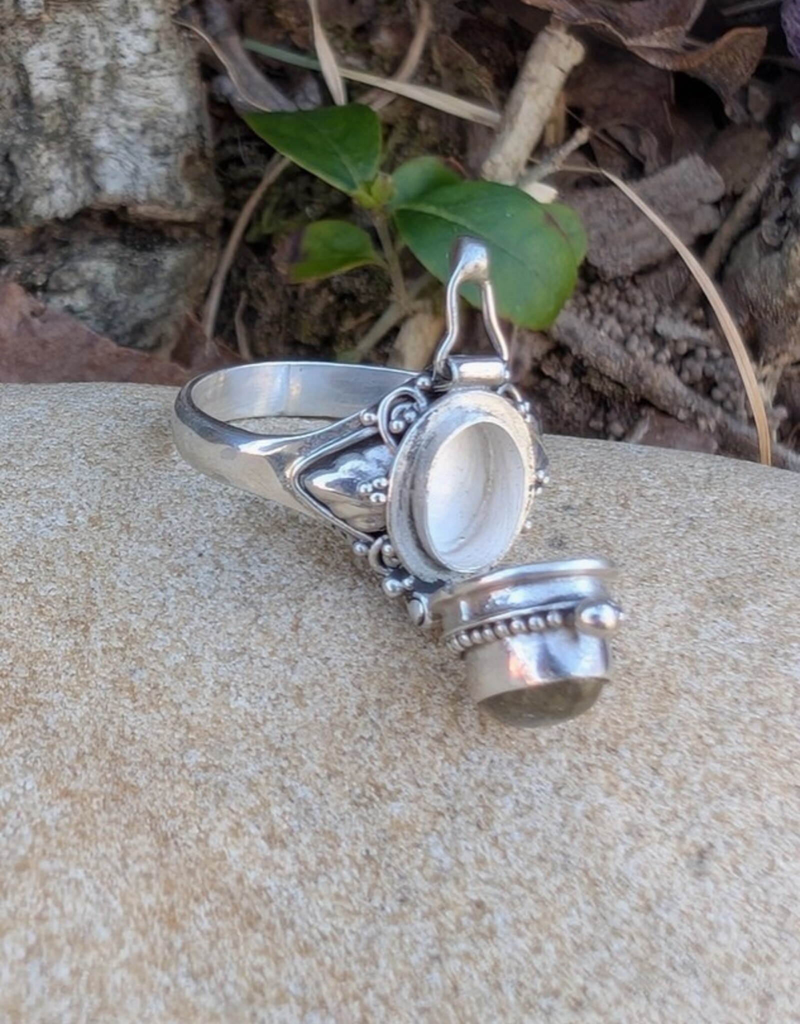 -Oval Poison Ring - Sterling Silver and Gemstone |