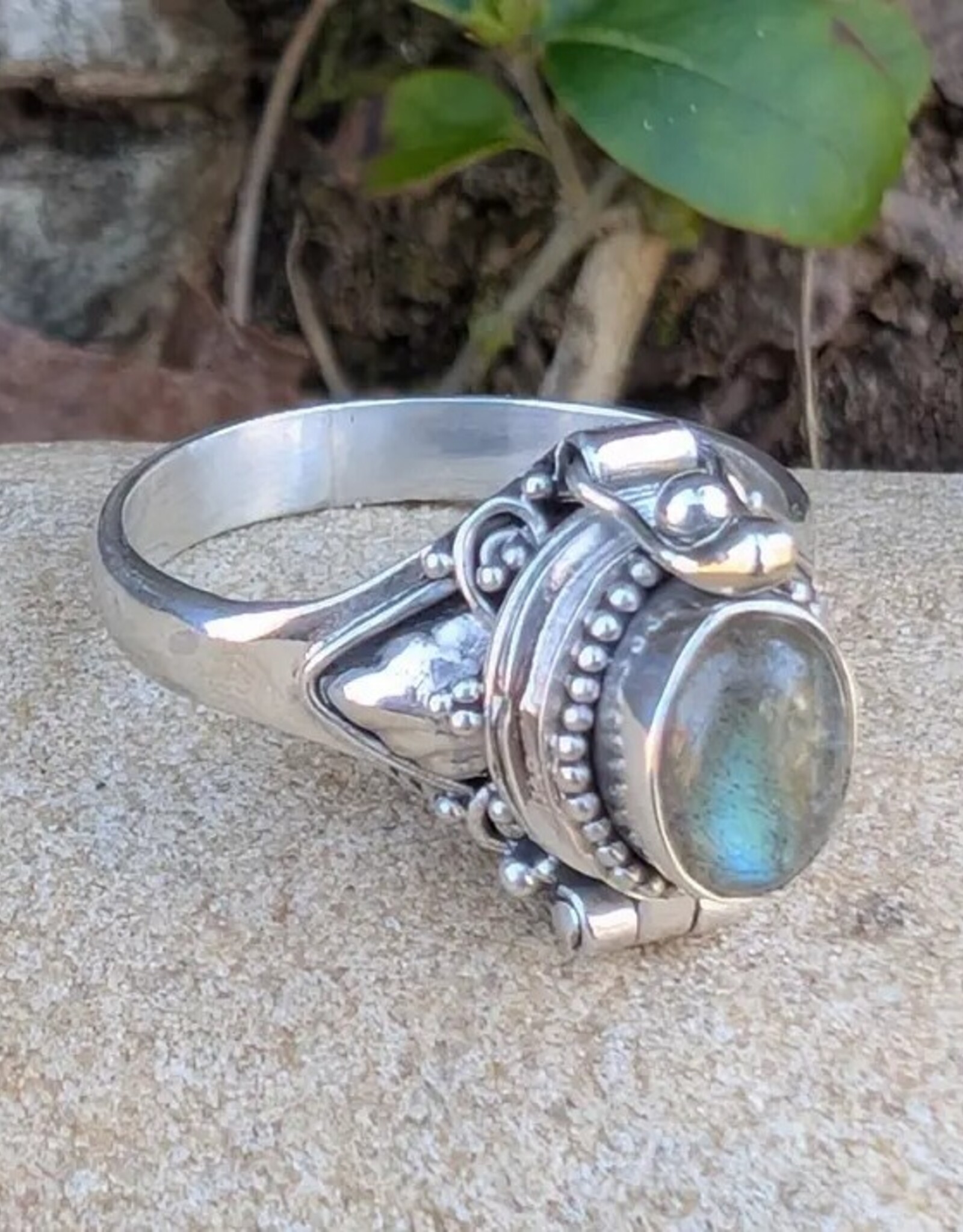 -Oval Poison Ring - Sterling Silver and Gemstone |