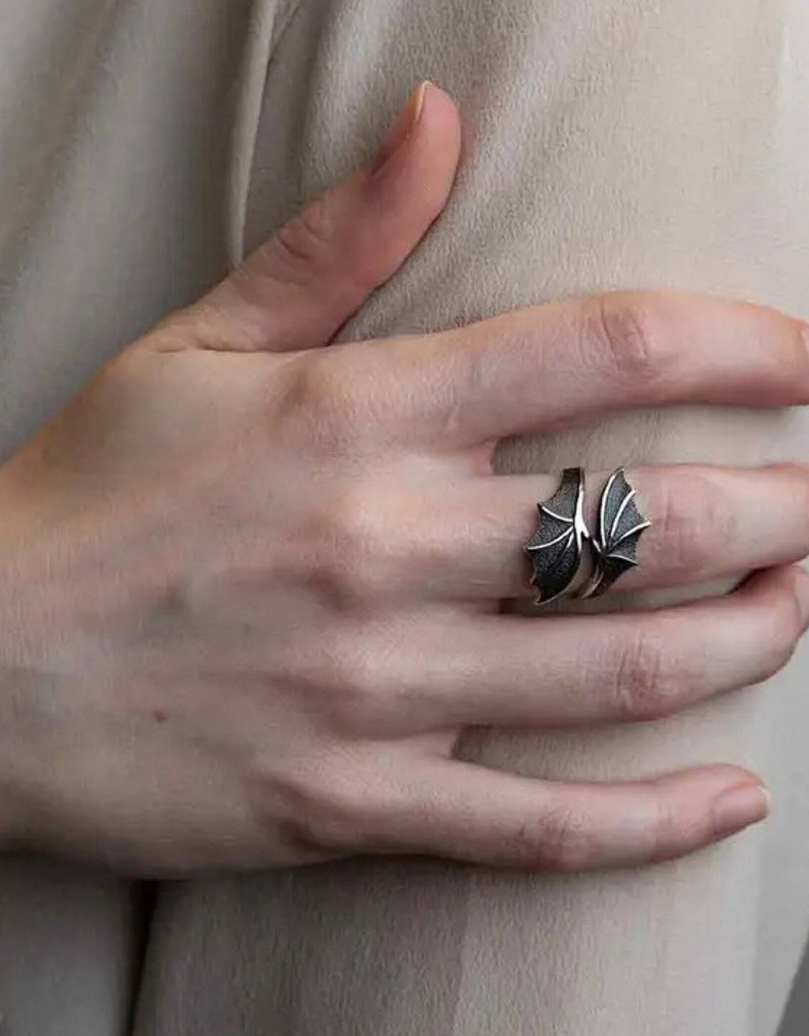 -Adjustable Bypass Dragon Wing Ring |