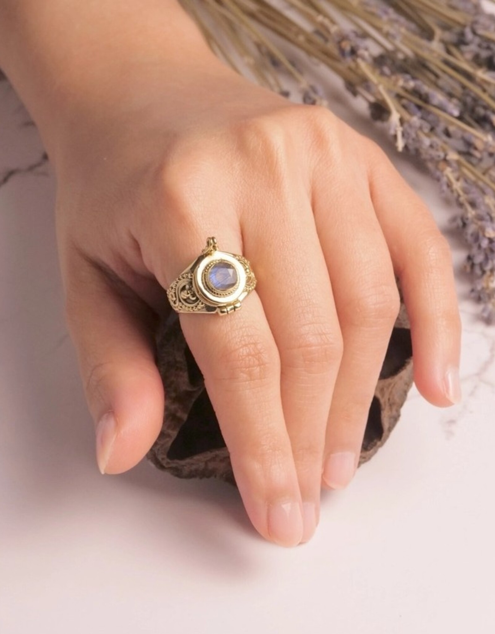 Brass Decorated Poison Ring |