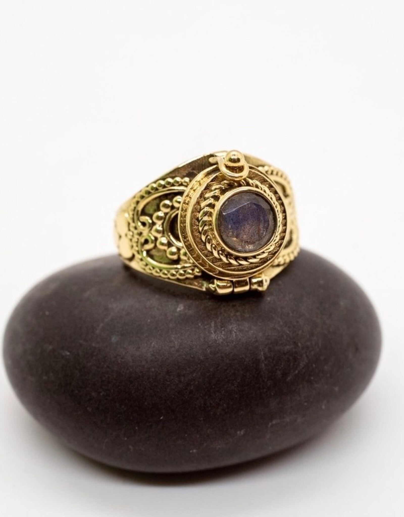 Brass Decorated Poison Ring |
