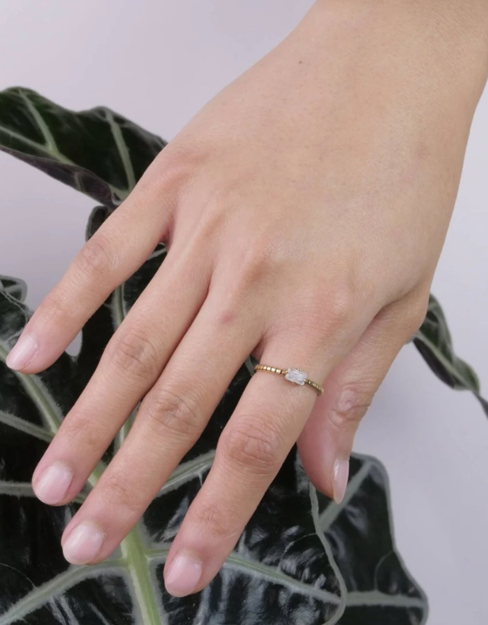 Brass Decorated Prong Stone Ring |