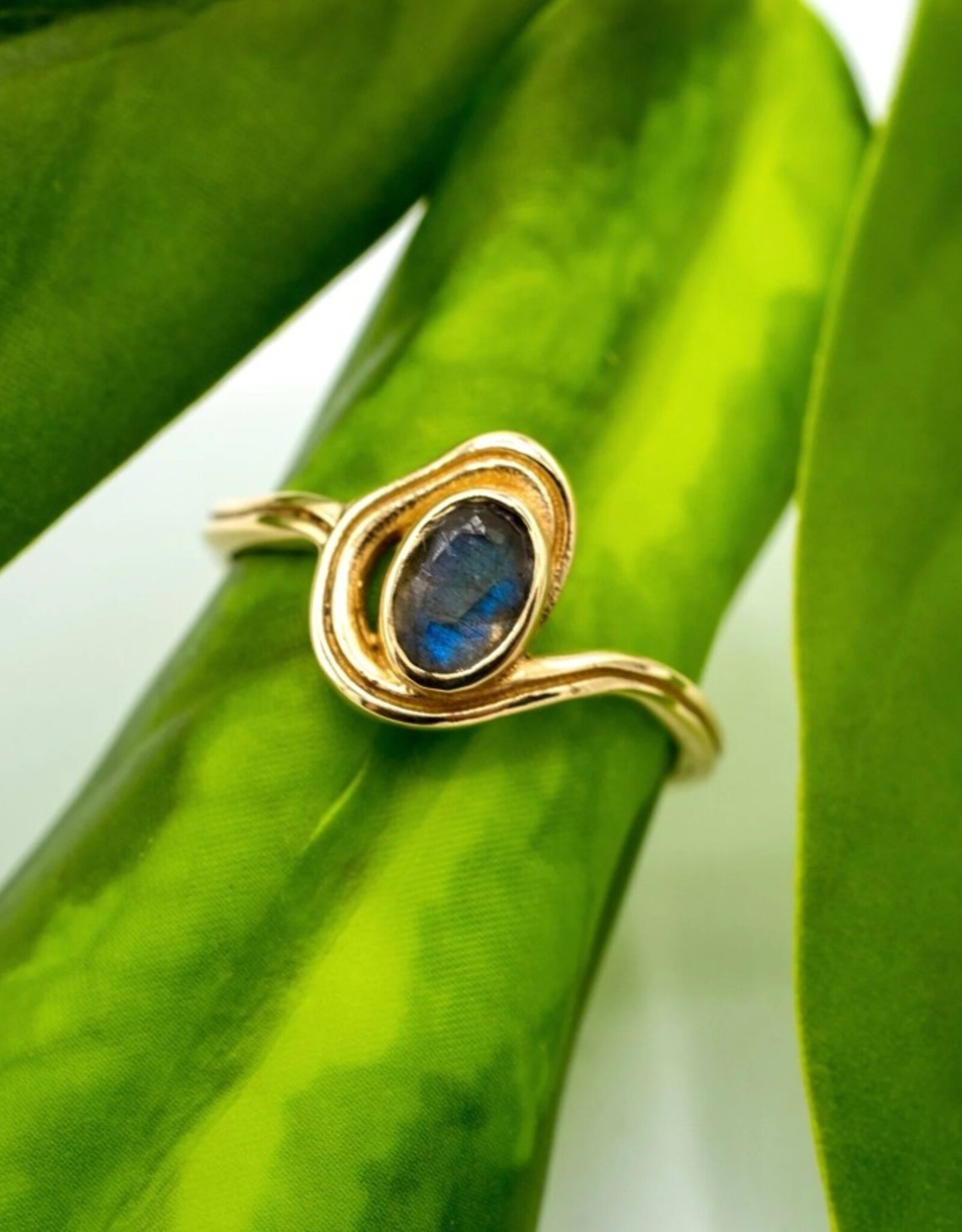Brass Labradorite Swirl Ring |