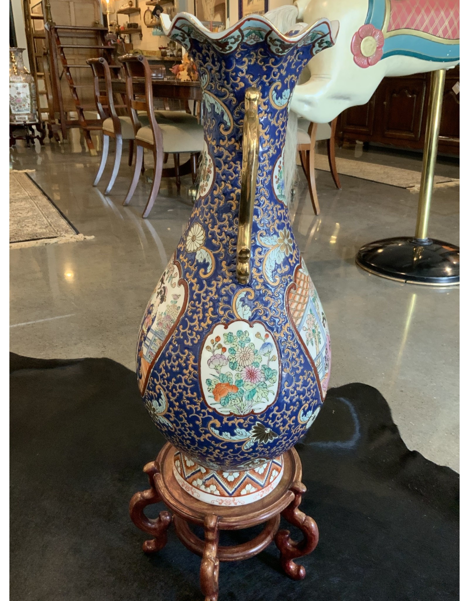 SPV Vintage Chinese Vase with wood stand