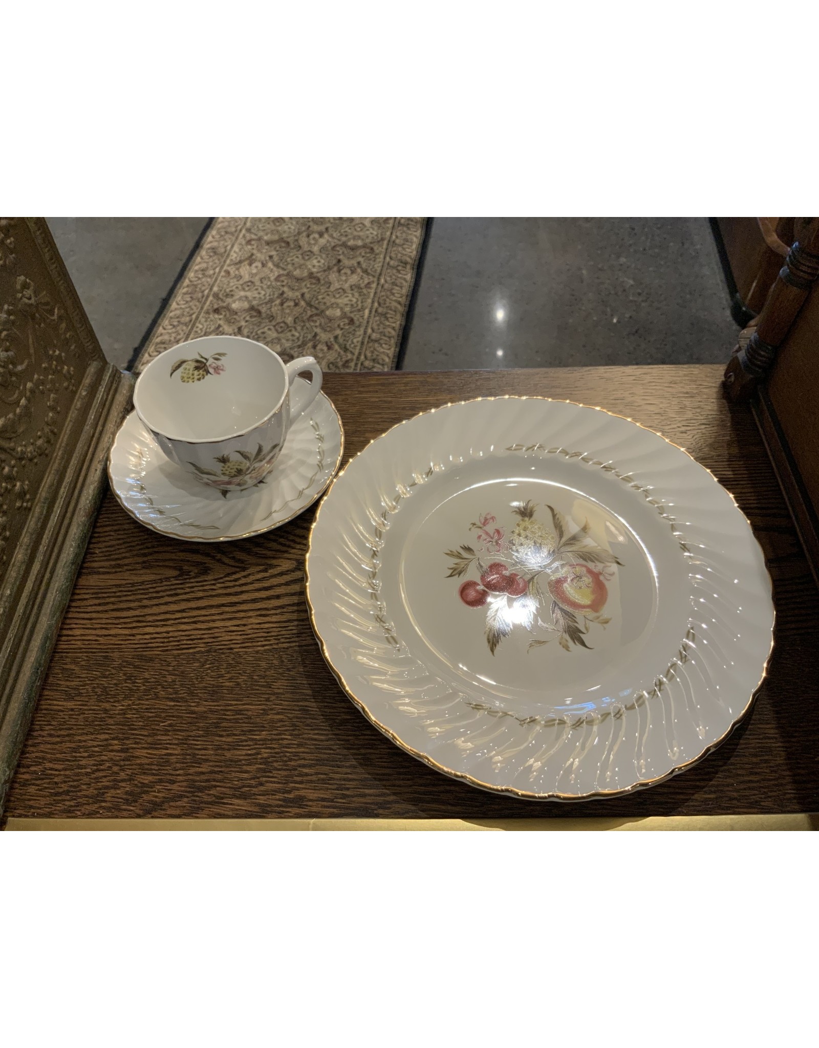 SPV Set of 8 Royal Wessex White ironstone dinner plates and 5 Teacups, saucers and creamer