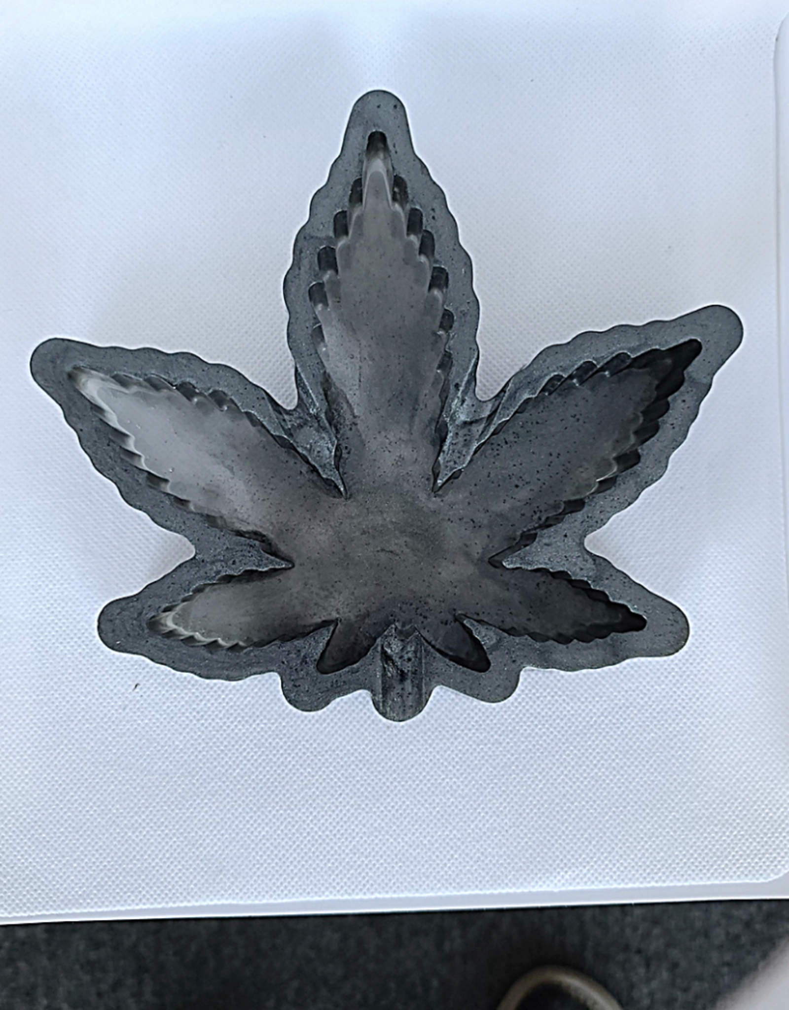 Elite Health and Wellness Large Cannabis Leaf Resin Dish Grey