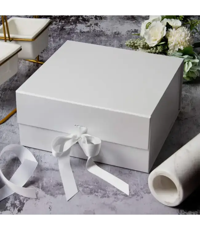 LA RIBBONS WHOLESALE 8" X 8" X 4" Collapsible Gift Box w/ Satin Ribbon & Magnetic | White