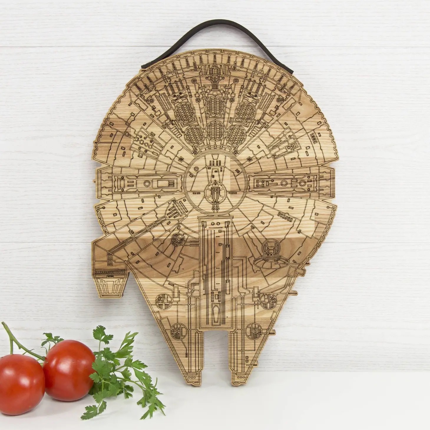 https://cdn.shoplightspeed.com/shops/626275/files/50887446/promidesign-serving-cutting-board-millenium-falcon.jpg