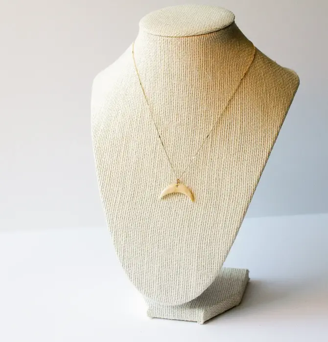 Necklace | White Pendant
