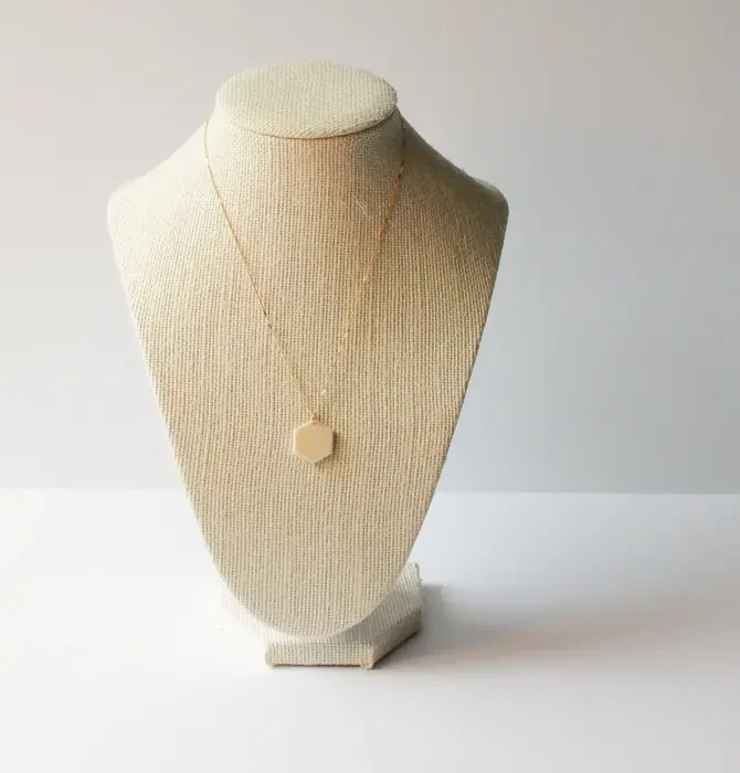 Necklace | White Pendant