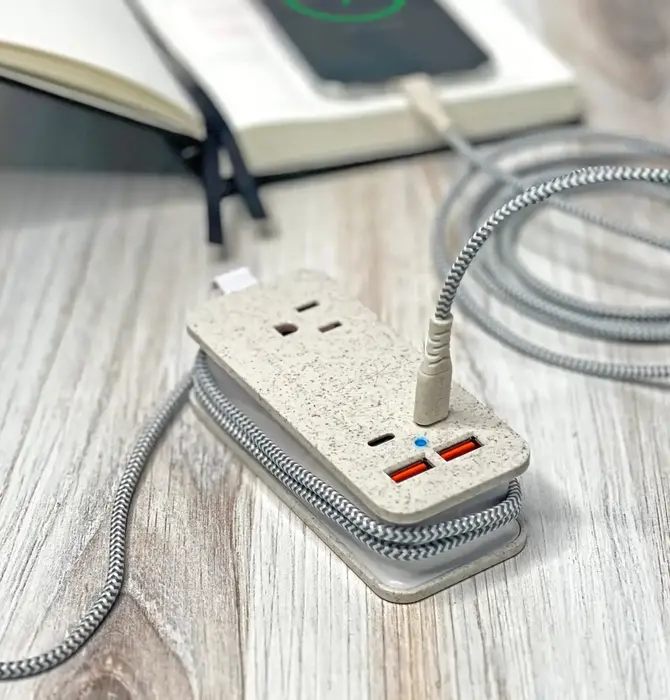 Charger | Power Trip Eco Outlet | USB/USB-C | Natural