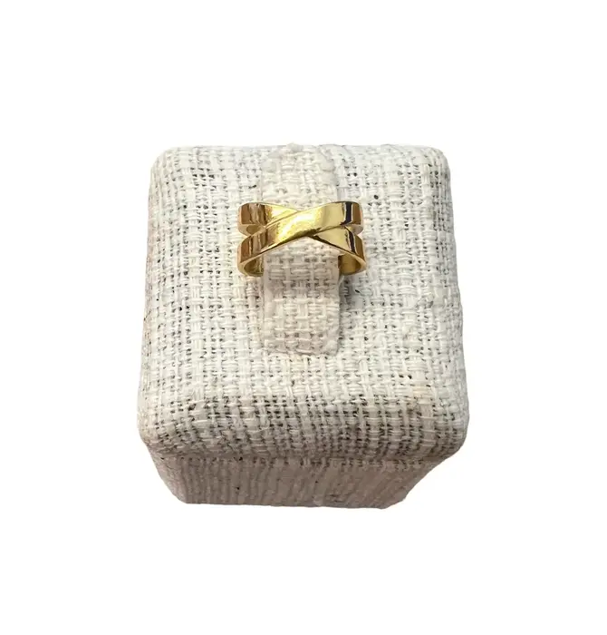 Ear Cuff | Thick Cross Bar