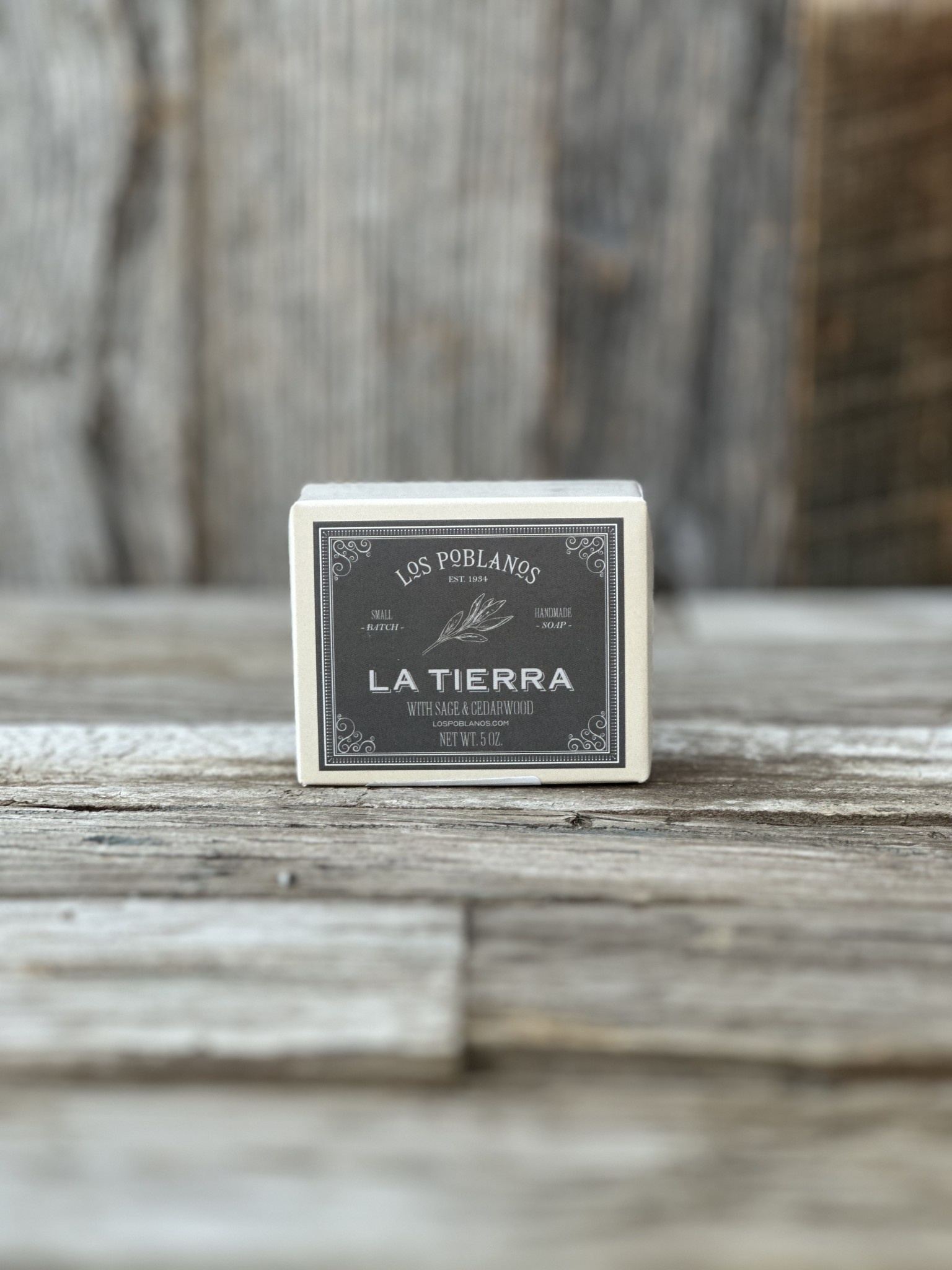 https://cdn.shoplightspeed.com/shops/626294/files/59375980/los-poblanos-la-tierra-handmade-soap-man-bar.jpg