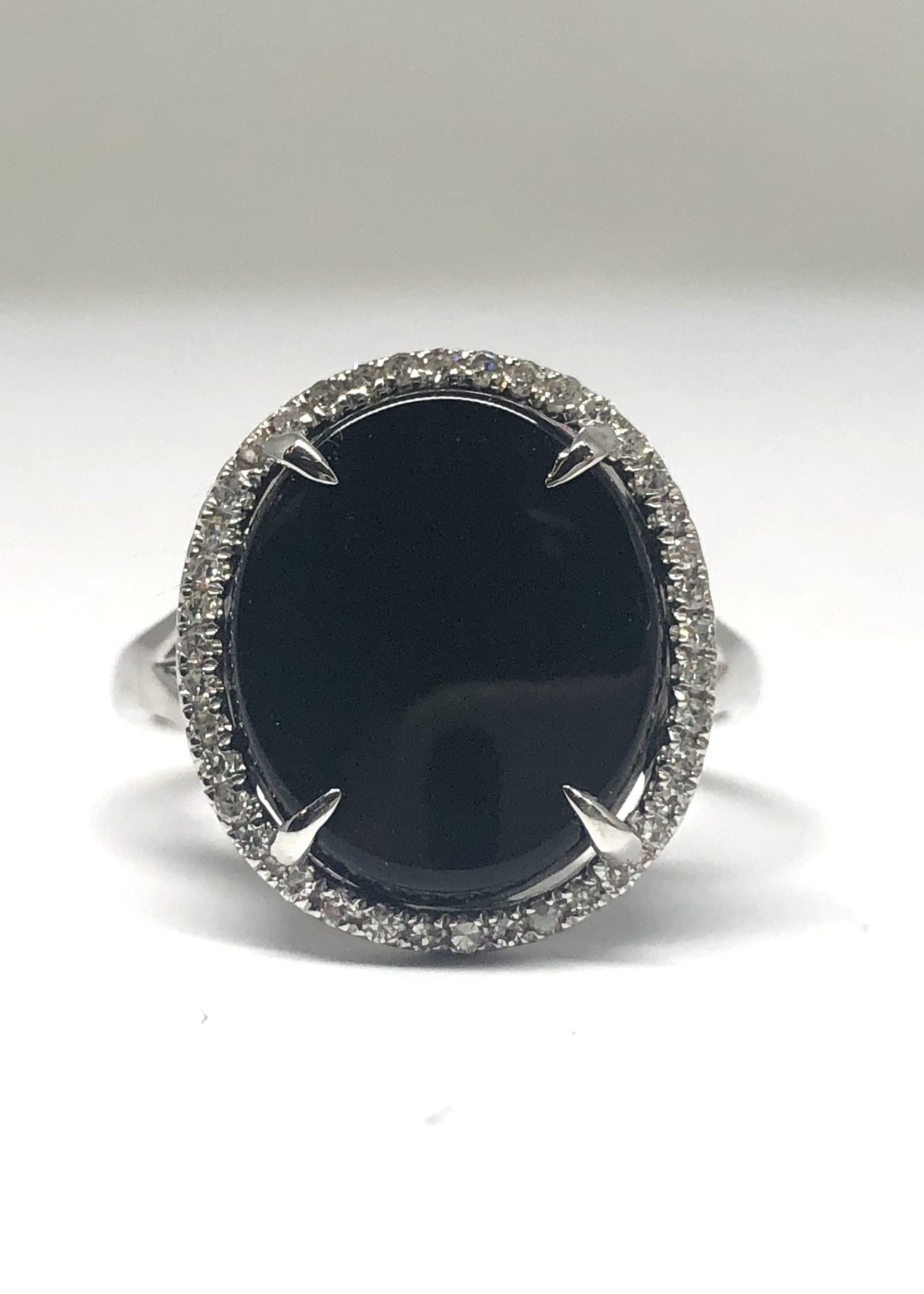 VED-14KW 3.5g D-.20tw/Onyx-4.70ctr Halo Ring