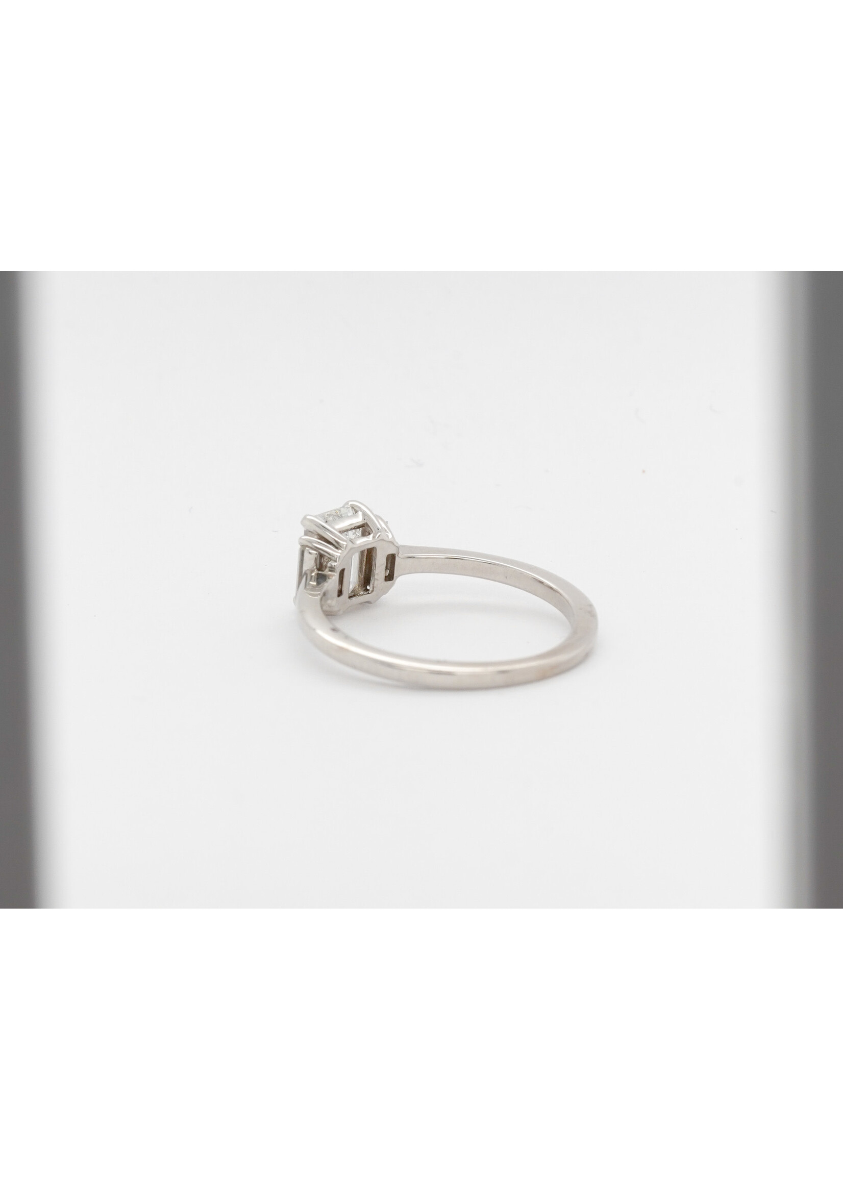 14KW 2.36g 1.20ctw (0.90ctr) Emerald Cut Diamond Engagement Ring (size 5.5)