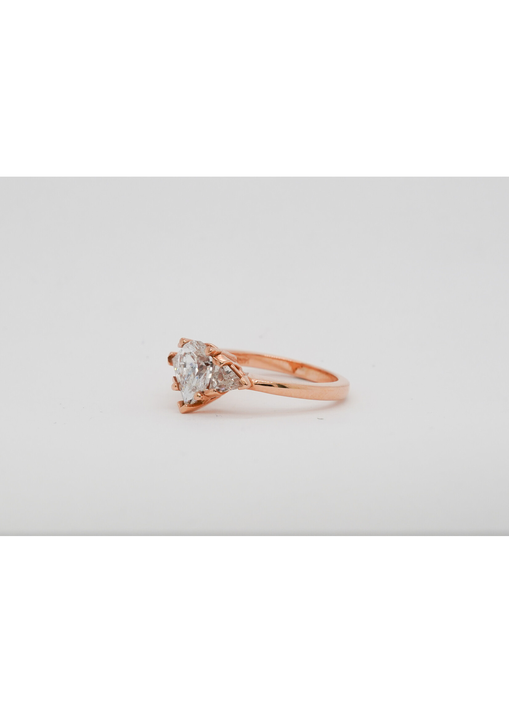 14KR 3.22g 2.10ctw (1.21ctr) H/SI1 Pear Diamond Three Stone Engagement Ring (size 6)