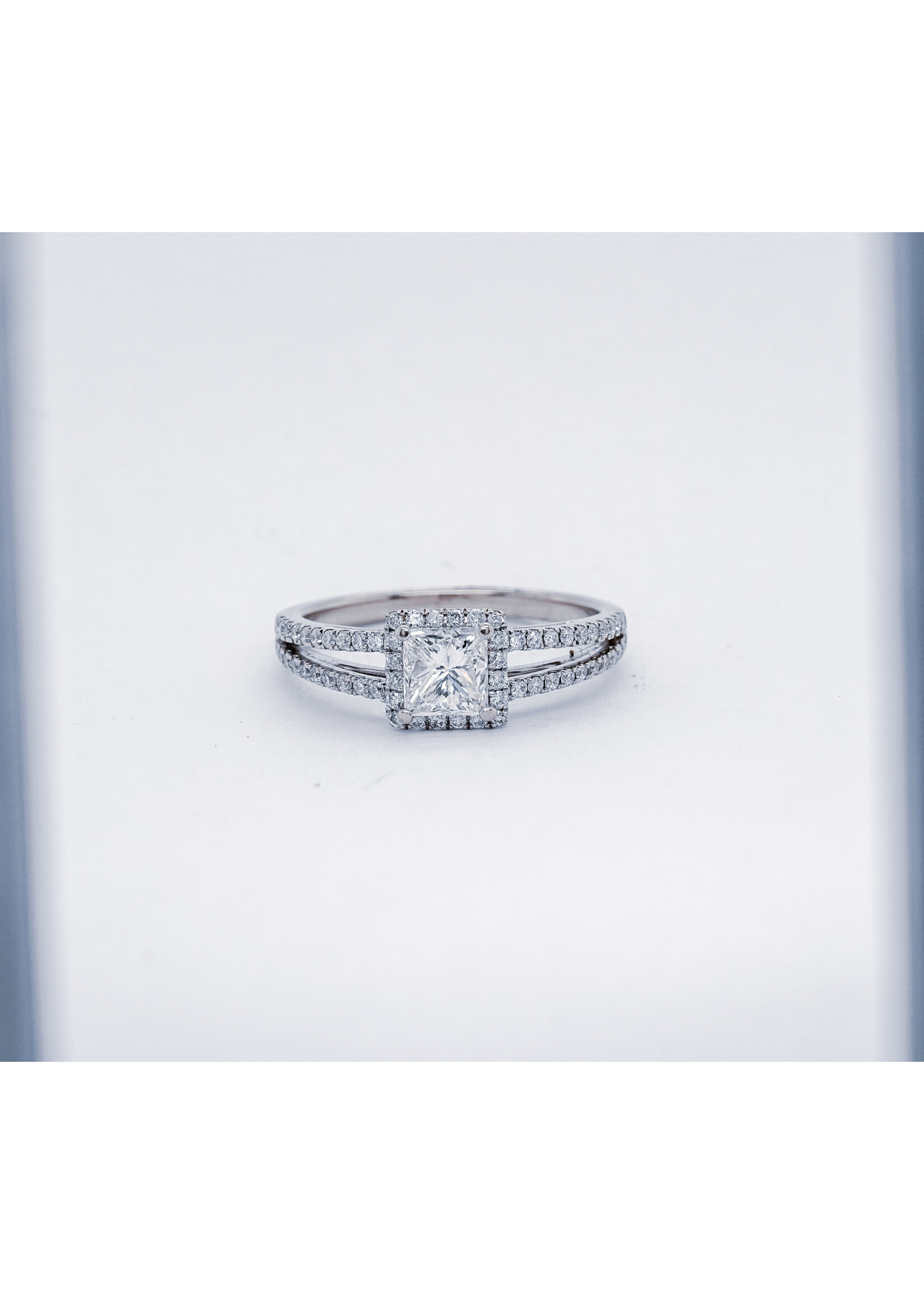 14KW 2.53g 1.15TW (.75ctr) H/SI1 Princess Cut Diamond Halo Engagement Ring (size 5.75)