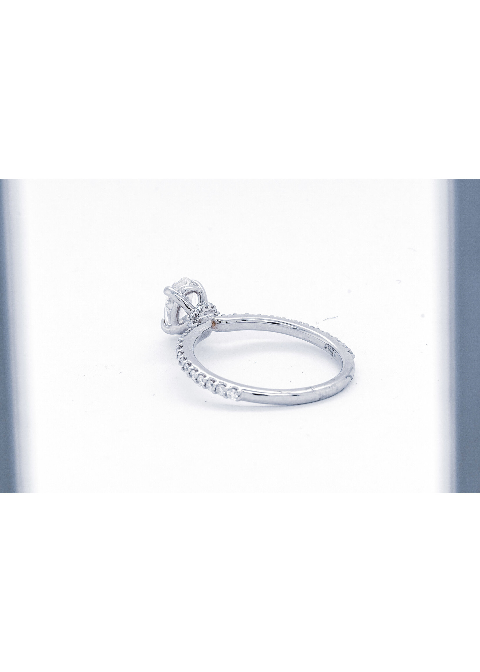 14KW 2.41g 1.02ctw (.72ct) Oval Diamond Engagement Ring (size 7)