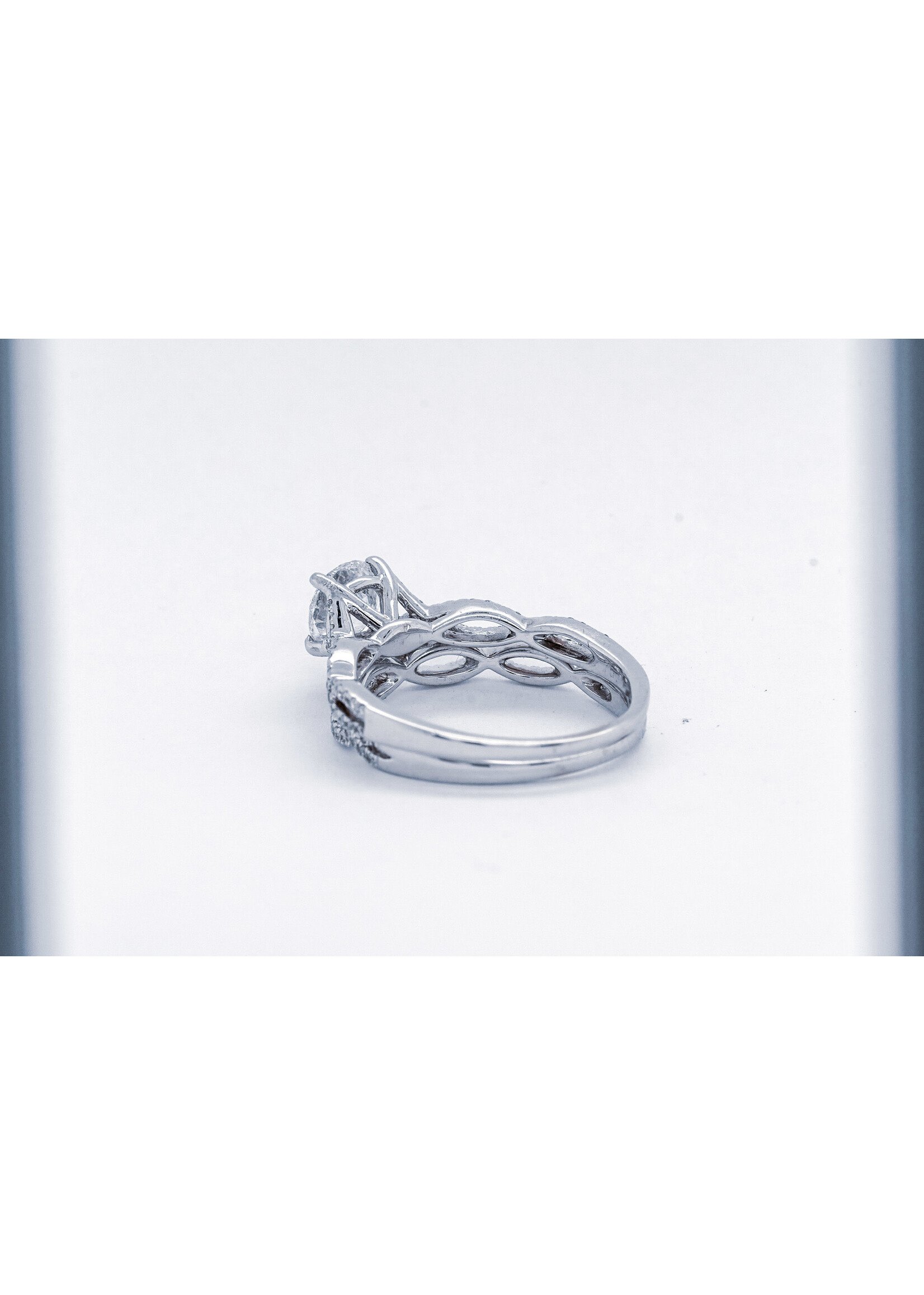 18KW 4.10g 1.40ctw (.90ctr) Diamond Twist Engagement Ring (size 6)