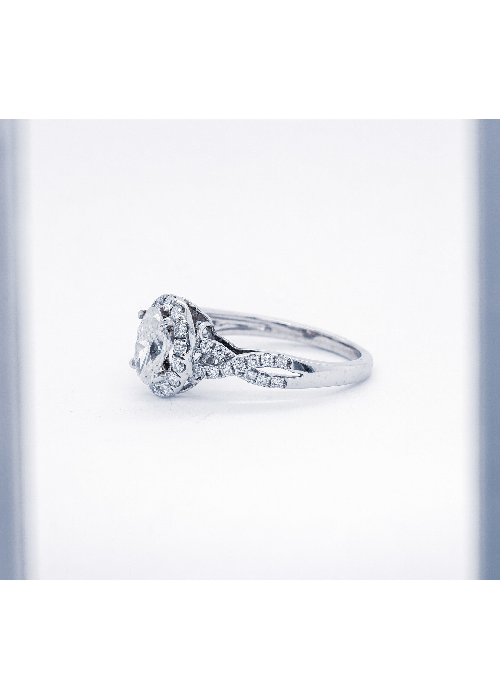 14KW 3.33g 1.40TW (.90ctr)  E/I1Oval Diamond Halo Engagement Ring (size 7)