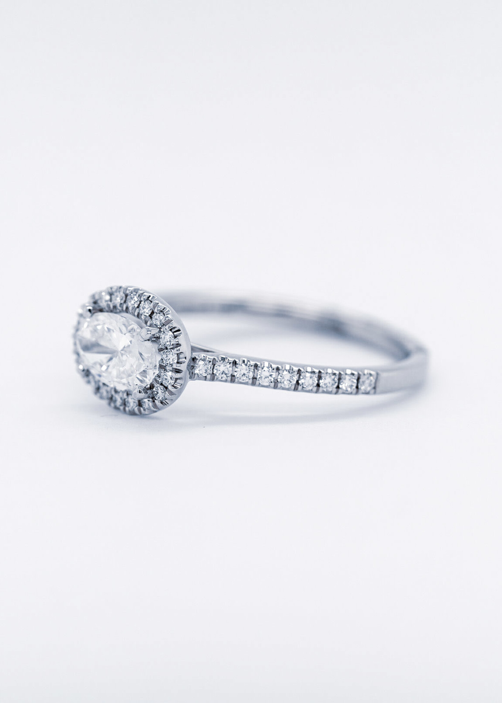 14KW 2.7g .95ctw (.65ctr) E/SI2 Oval Diamond Venetti Halo Engagement Ring (size 6.5)