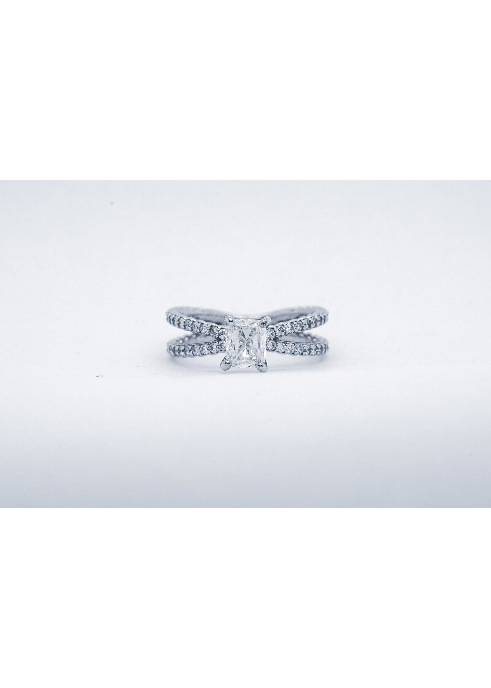 14KW 3.46g 1.37ctw (.97ctr) H/VVS2 GIA Cushion Diamond Engagement Ring (size 7)
