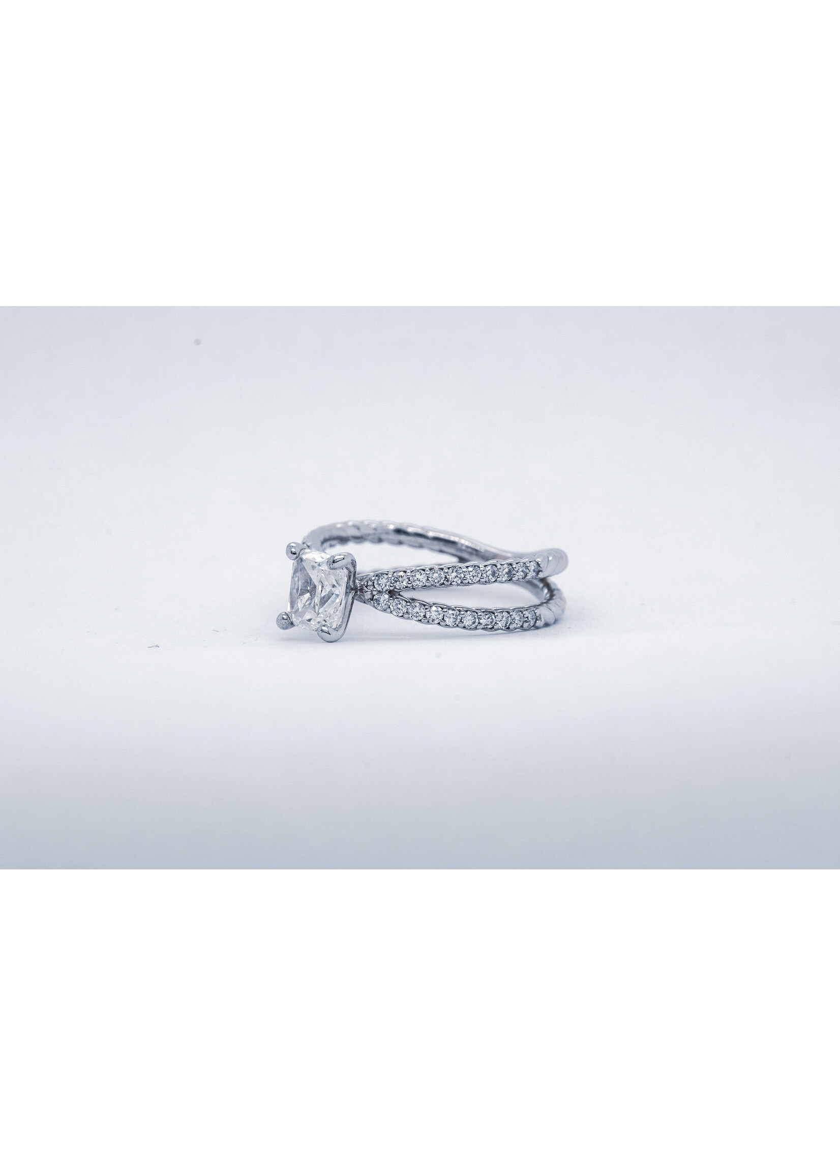 14KW 3.46g 1.37ctw (.97ctr) H/VVS2 GIA Cushion Diamond Engagement Ring (size 7)
