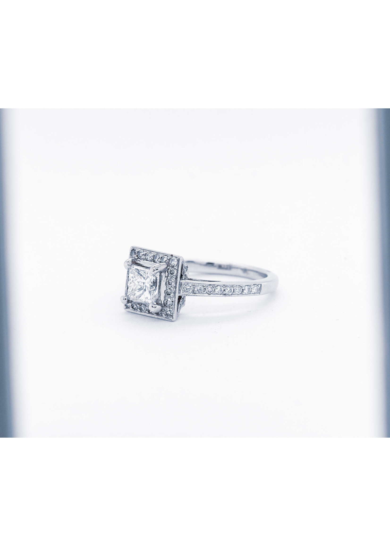 18KW 4.2g 1.28tw (.78ctr) I/VS2 Princess Cut Diamond Halo Engagement Ring (size 5.75)