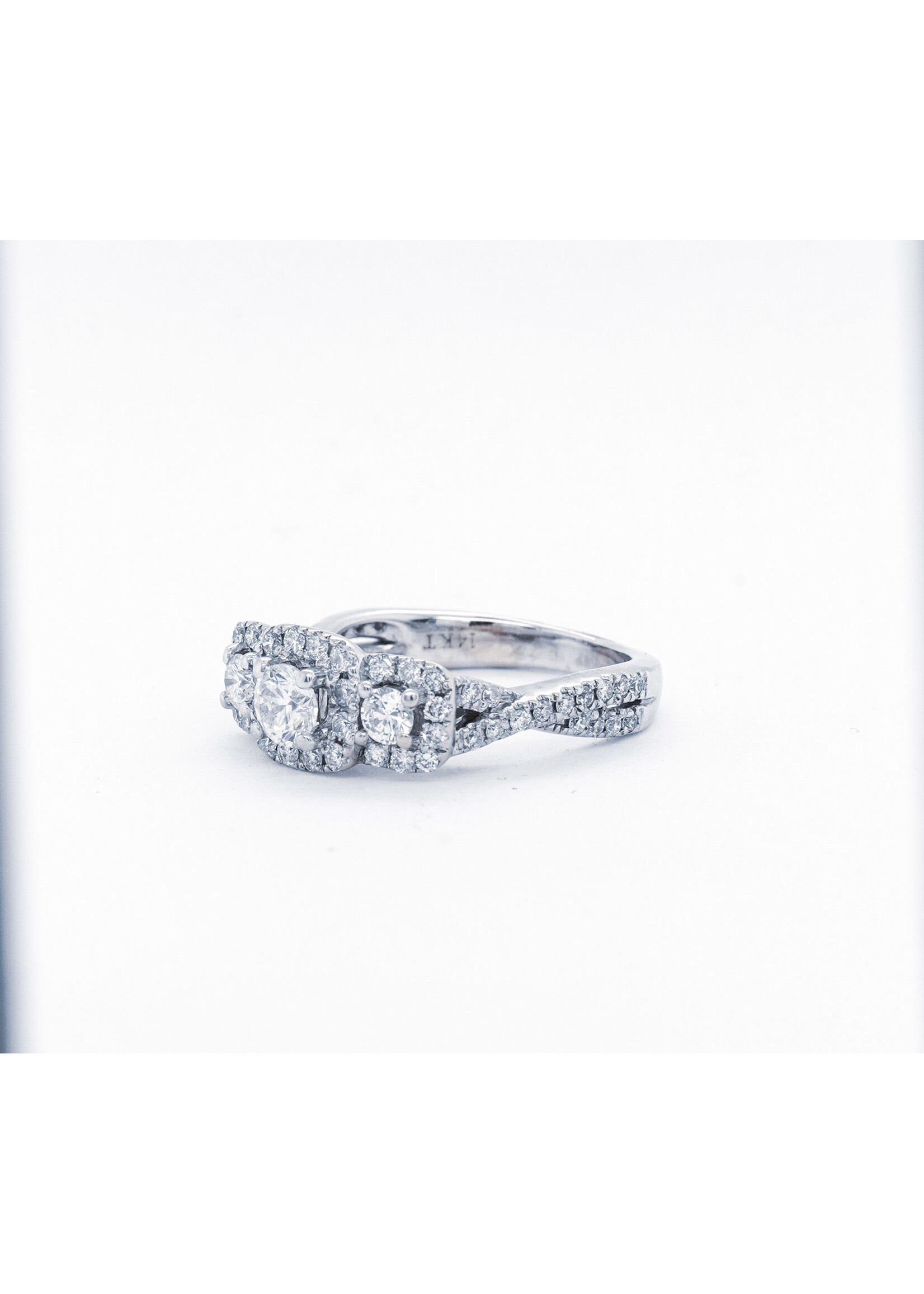 14KW 4.3g 1.00tw (.30ctr) H/SI2  Vera Wang Diamond Halo Engagement Ring (size 4.75)