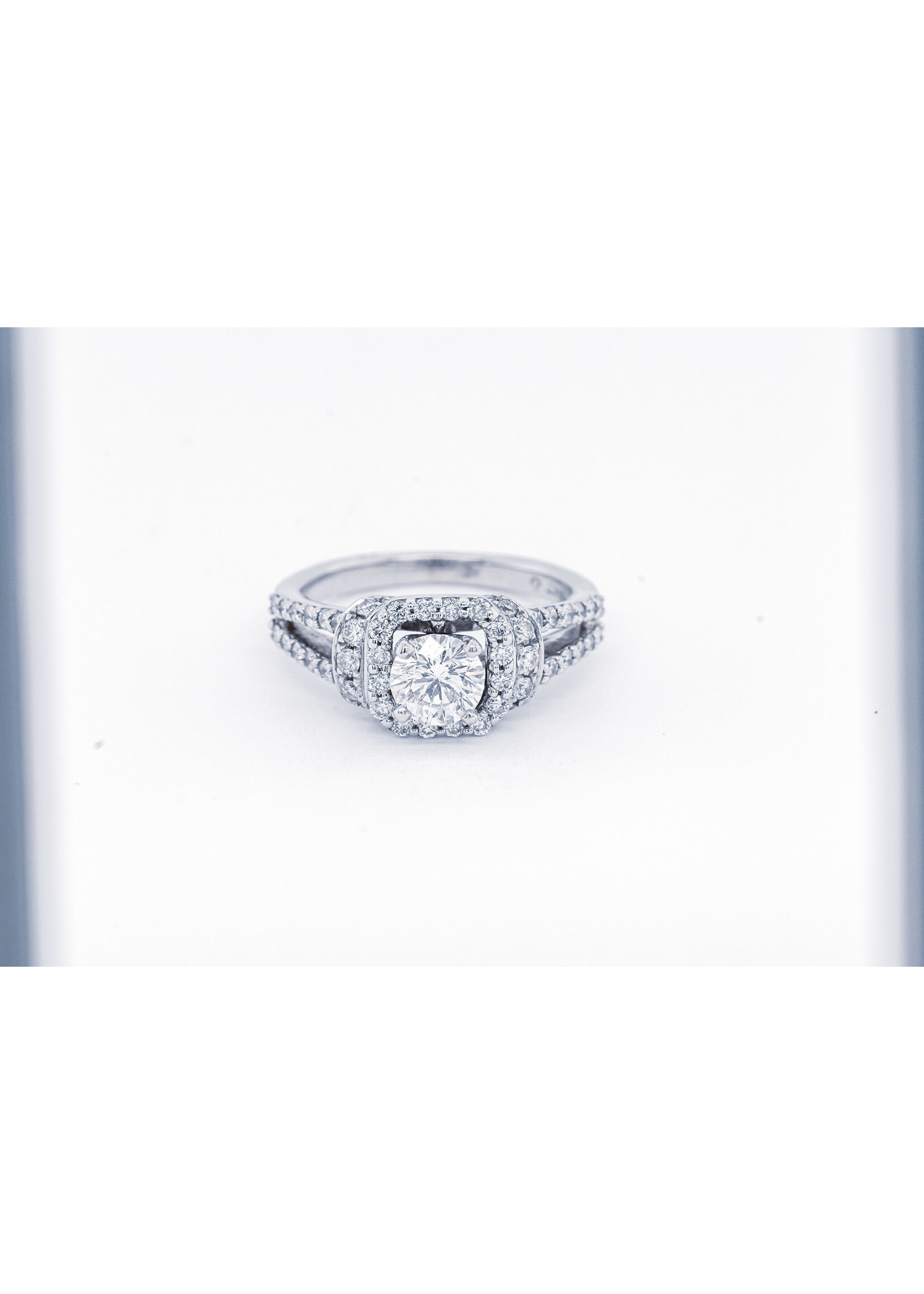 14KW 4.45g 1.40TW (.64ctr) H/SI1 Round Leo Diamond Halo Engagement Ring (size 5)