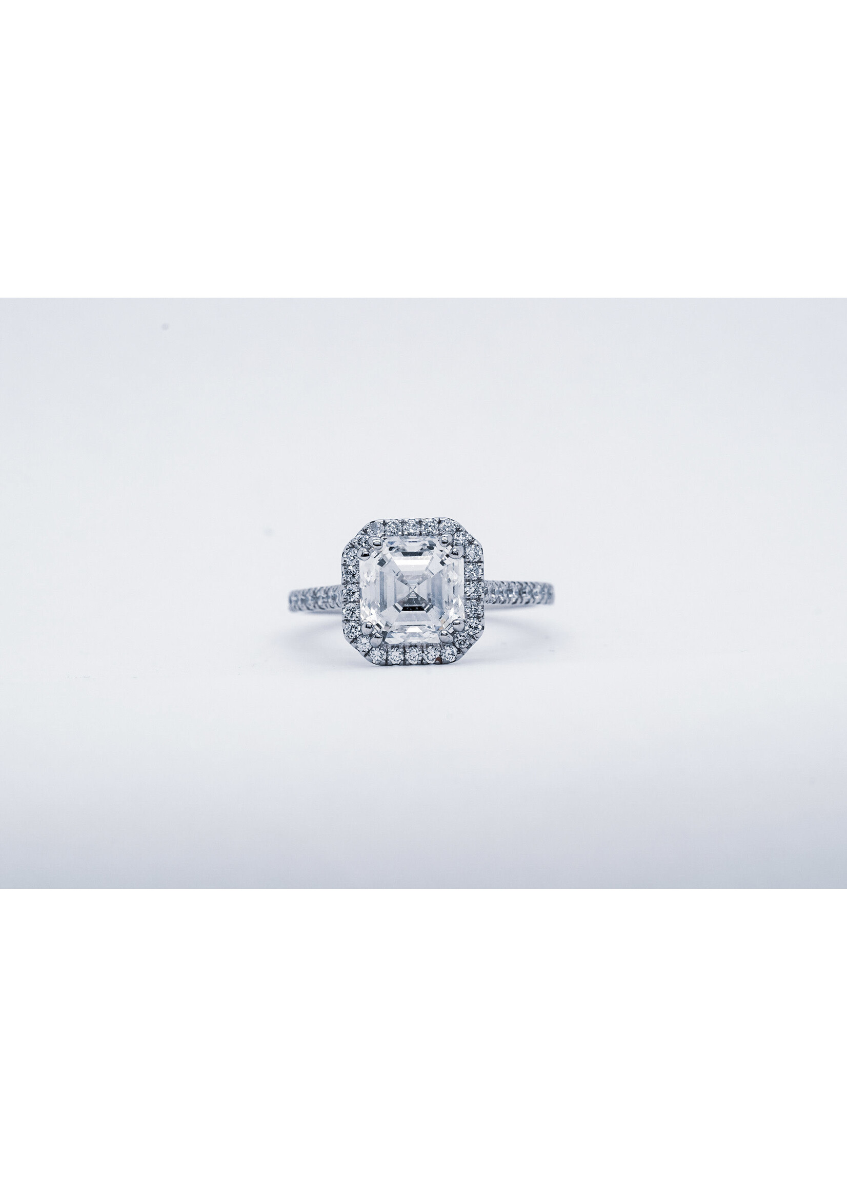 18KW 4.04g 2.93ctw (2.53ctr) F/SI1 Asscher Cut Diamond Halo Engagement Ring (size 5)