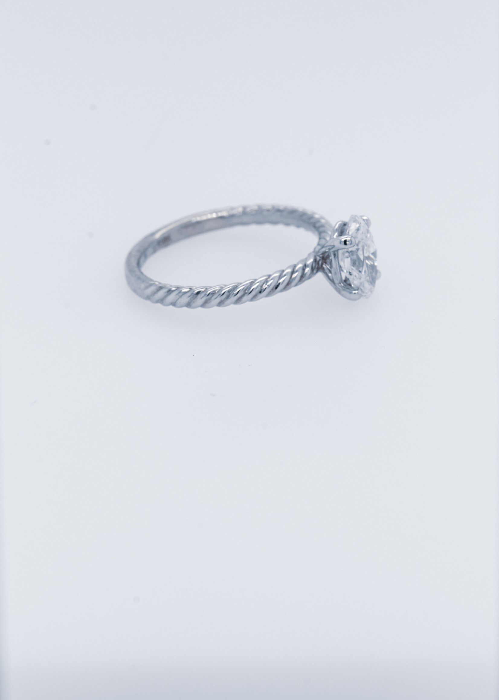 14KW 2.00g 1.02ct E/I1 Moval Cut Diamond Twist Solitaire Ring (size 7)
