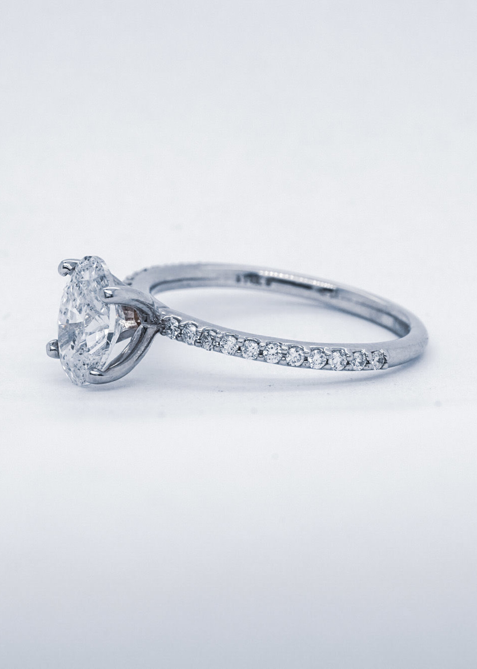 14KW 2.51g 1.74ctw (1.52ctr) E/SI2 Oval Diamond Engagement Ring (size 7)
