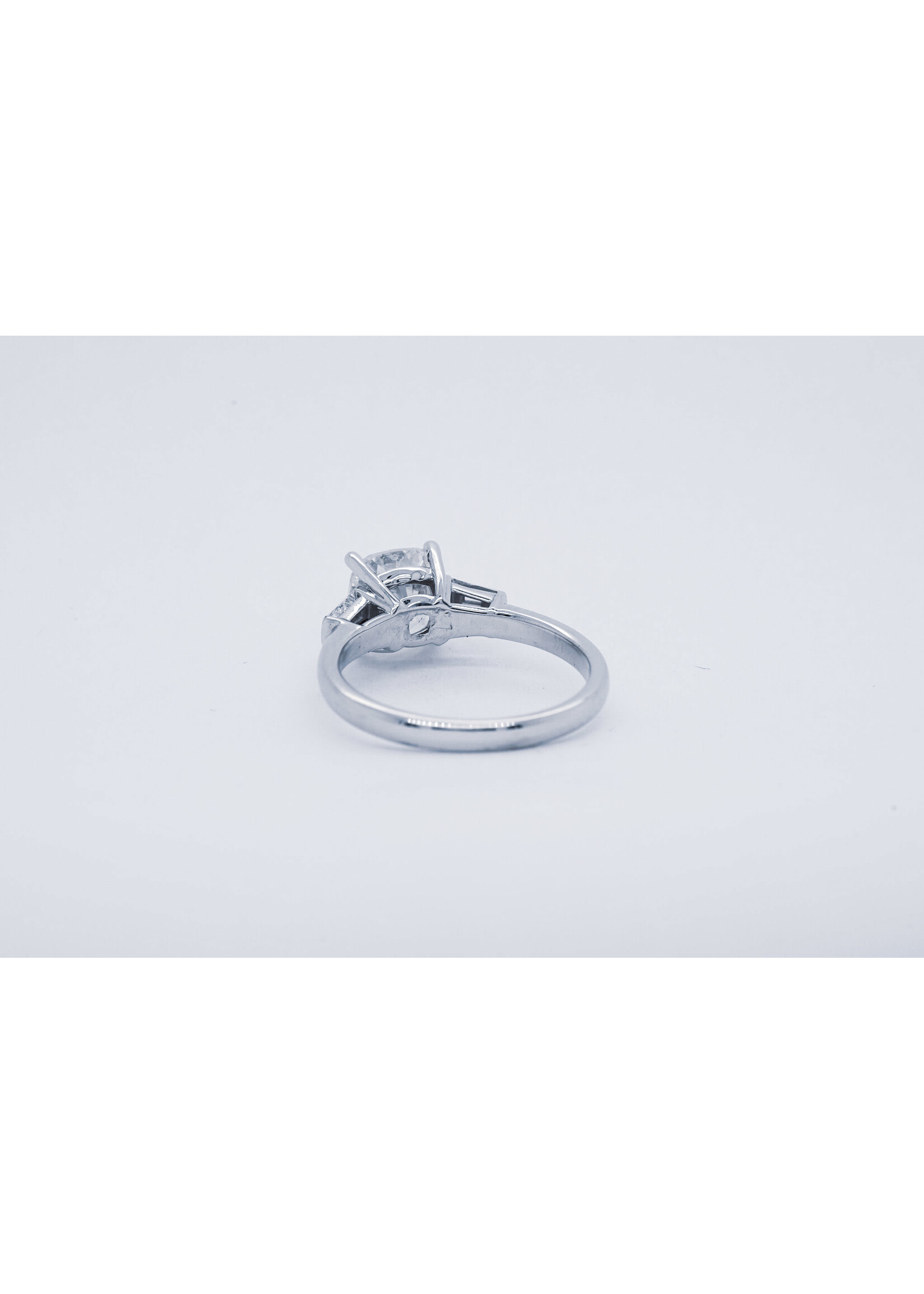 14KW 3.56g 2.42ctw (2.12ctr) I/I1 Cushion and Baguette Diamond Engagement Ring (size 7)