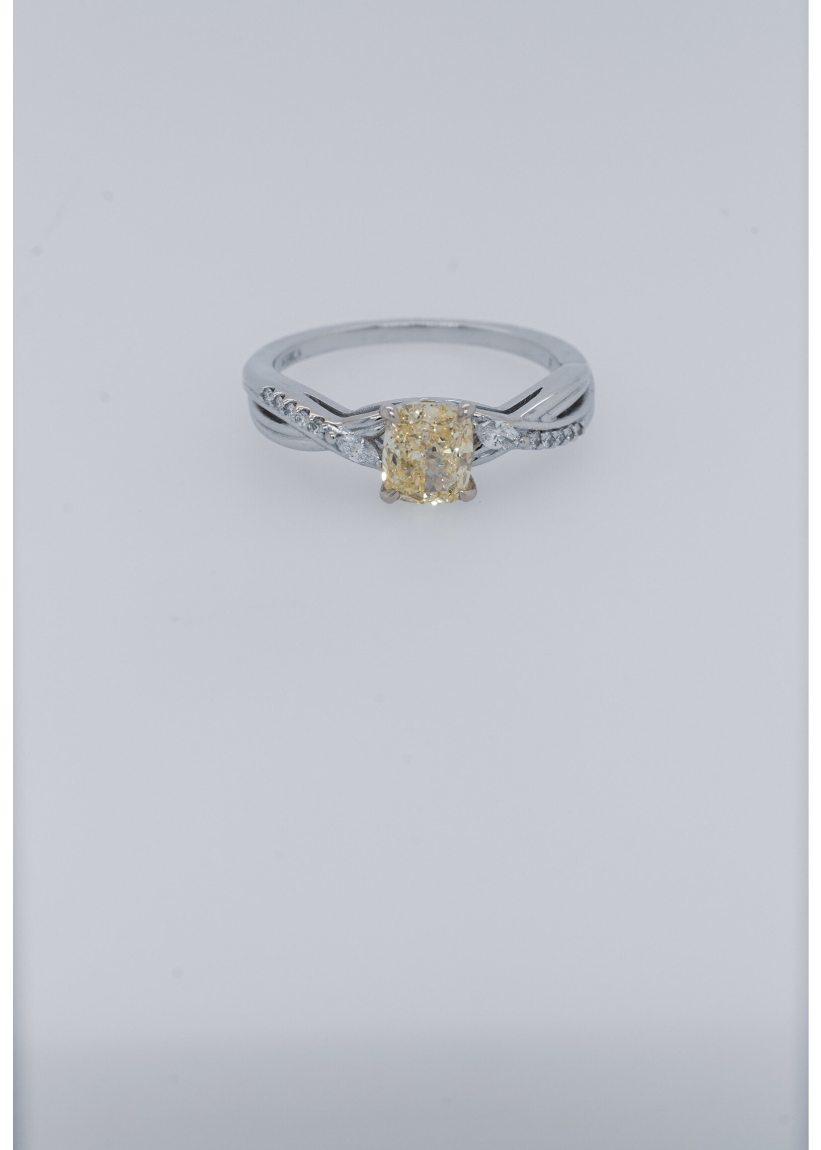 14KW 3.60g 1.19ctw (1.01ctr) FLY/SI1 Cushion Diamond Engagement Ring (size 7.25)