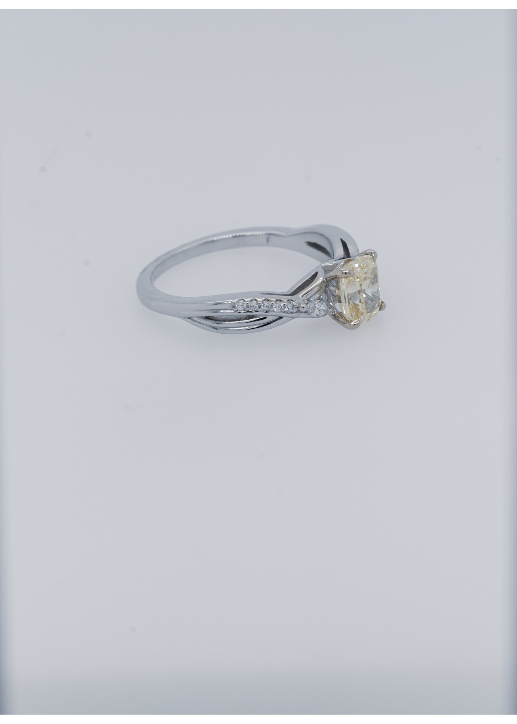 14KW 3.60g 1.19ctw (1.01ctr) FLY/SI1 Cushion Diamond Engagement Ring (size 7.25)