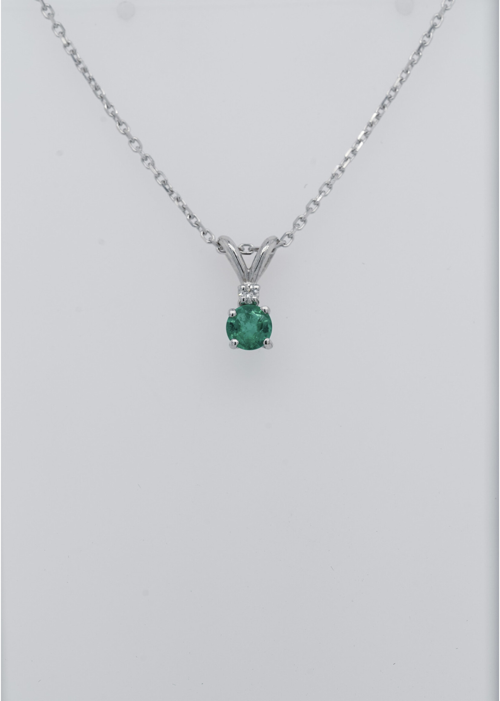 14KW 2.07g .26ctw Emerald & Diamond Necklace 18"