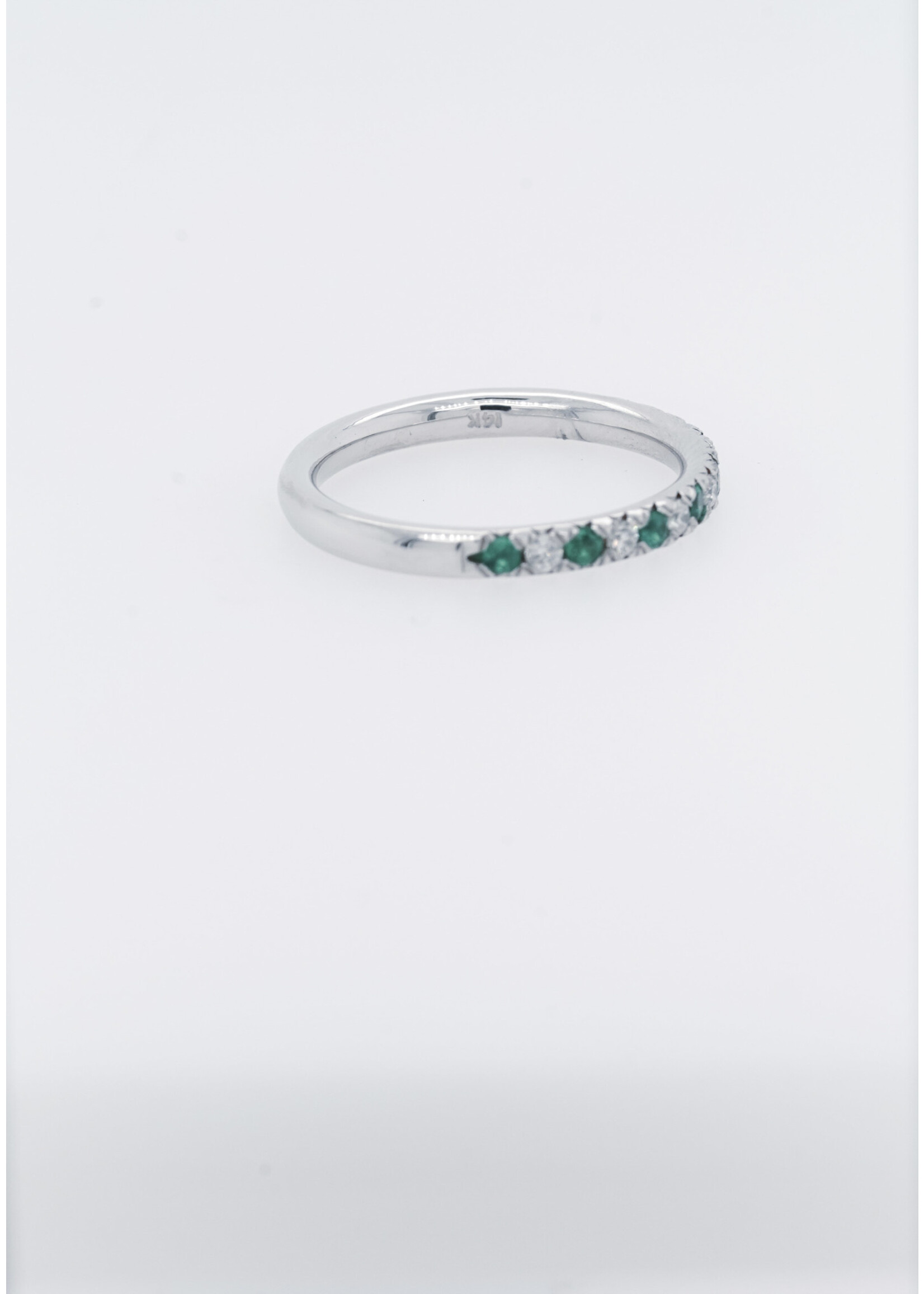 14KW 2.5g .14ctw Diamond .15ctw Emerald Stackable Band (size 6.75)