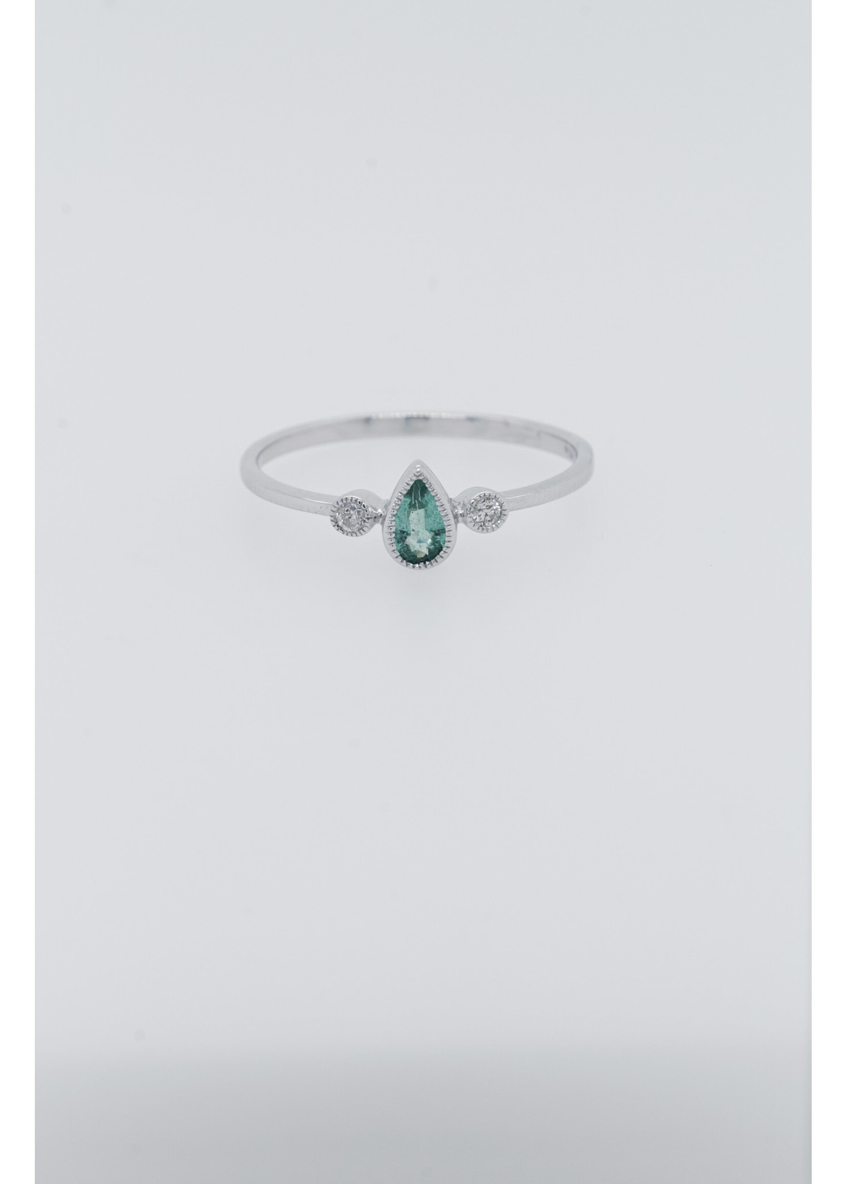 14KW 1.27g .05ctw Diamond .16ct Emerald Fashion Ring (size 7)