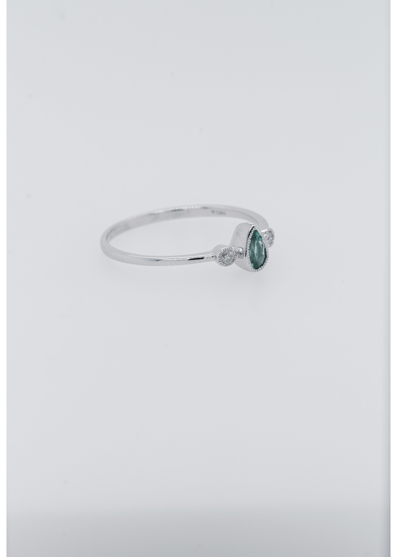 14KW 1.27g .05ctw Diamond .16ct Emerald Fashion Ring (size 7)