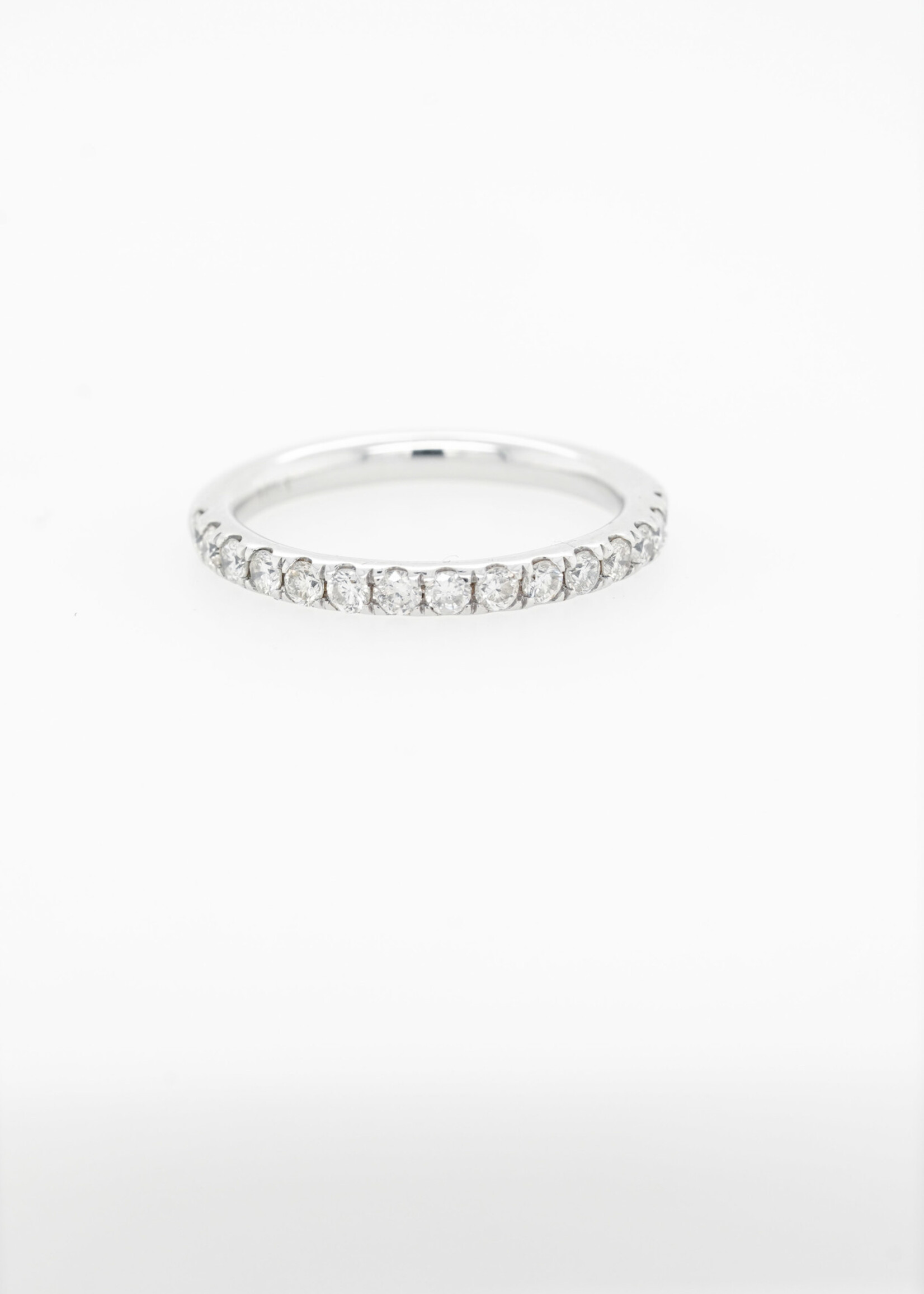 14KW 2.81g .60ctw Diamond Shared Prong Stackable Band (size 7)