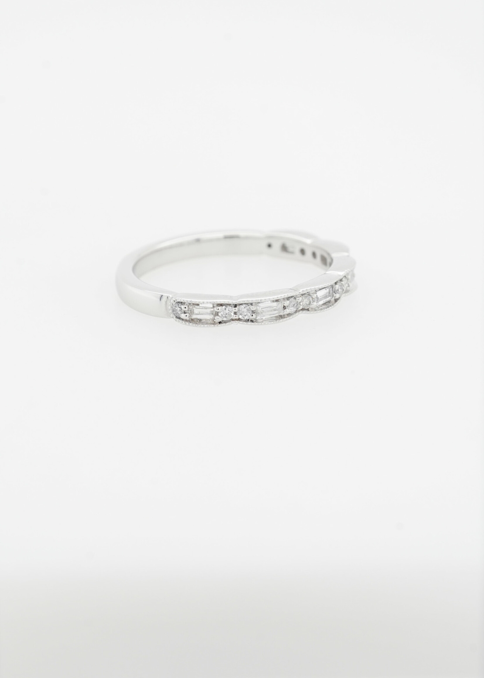 14KW 2.6g .28ctw Diamond Stackable Band (size 7)