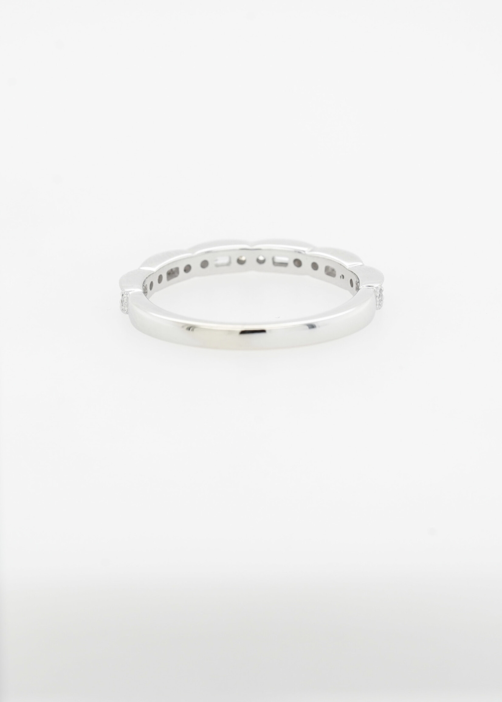 14KW 2.6g .28ctw Diamond Stackable Band (size 7)