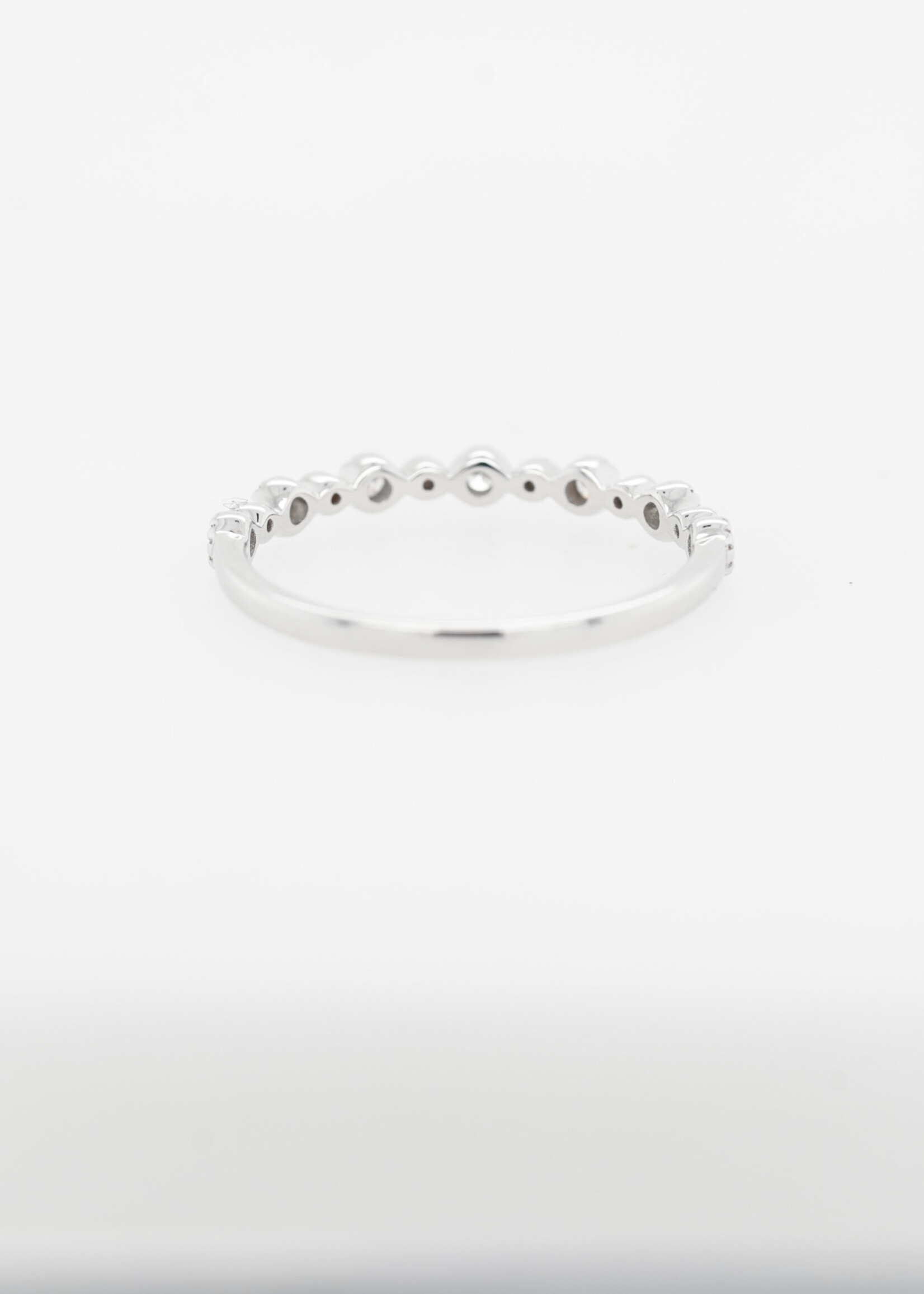 18KW 1.4g .17ctw Diamond Stackable Band (size 6.75)
