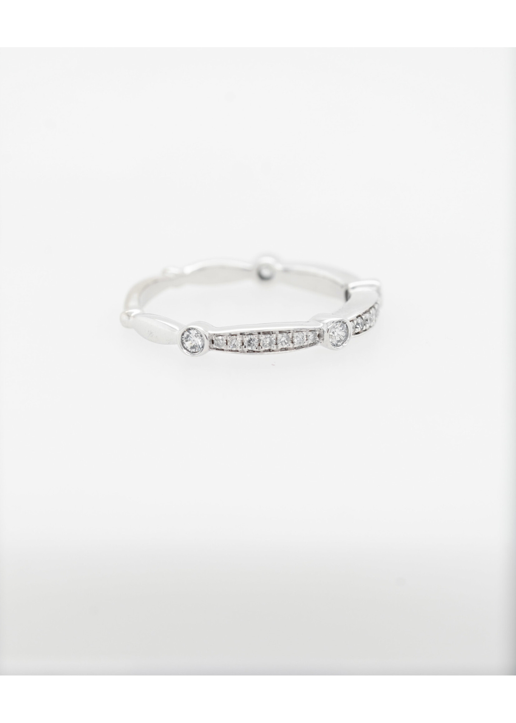 14KW 2.4g .30tw Diamond Stackable Band (size 7)