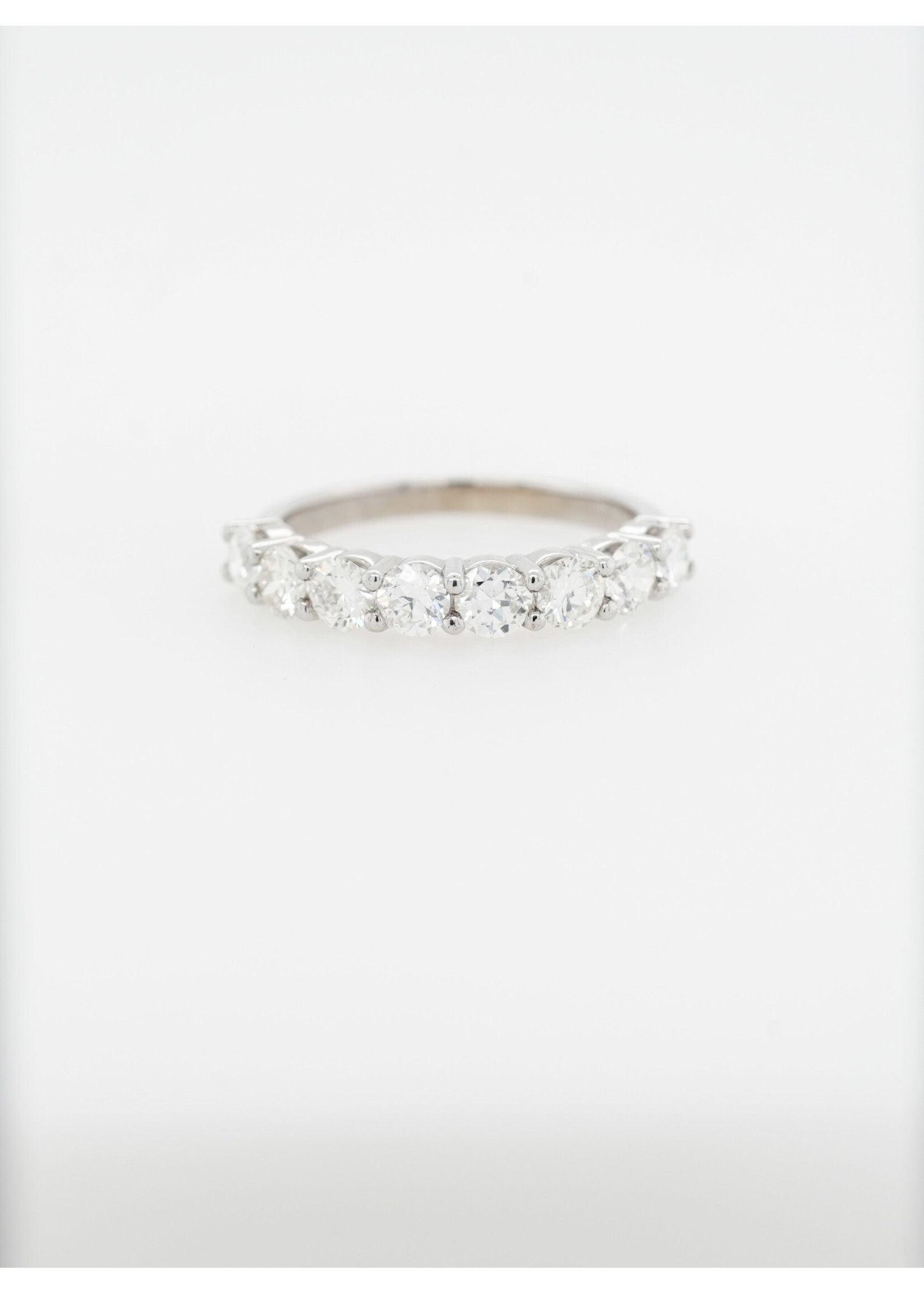 14KW 2.77g 1.56ctw 8-Stone Diamond Stackable Band (size 7)