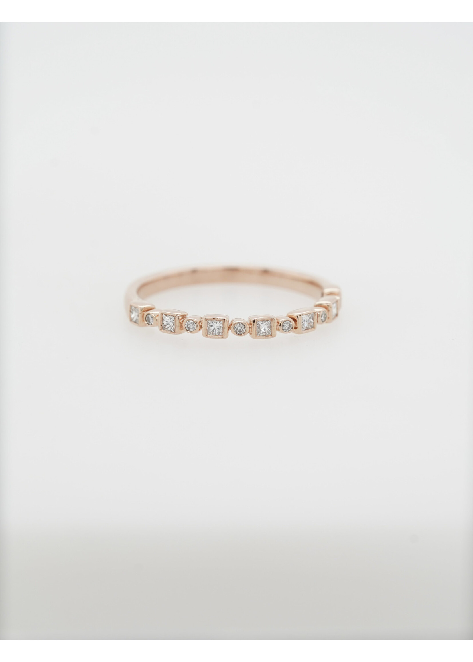 14KR 1.6g .16ctw Diamond Stackable Band (size 7)