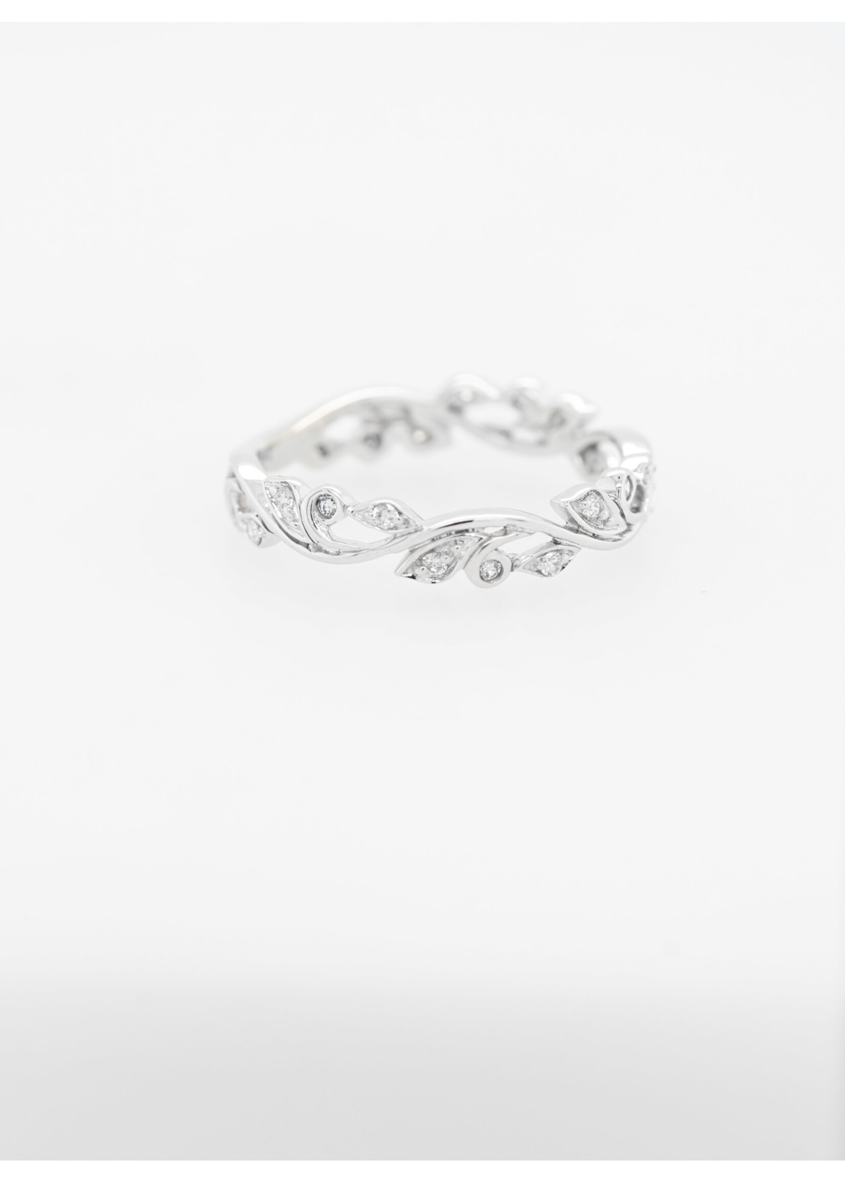 14KW 2.3g .20tw Diamond Vine Stackable Band (size 7)