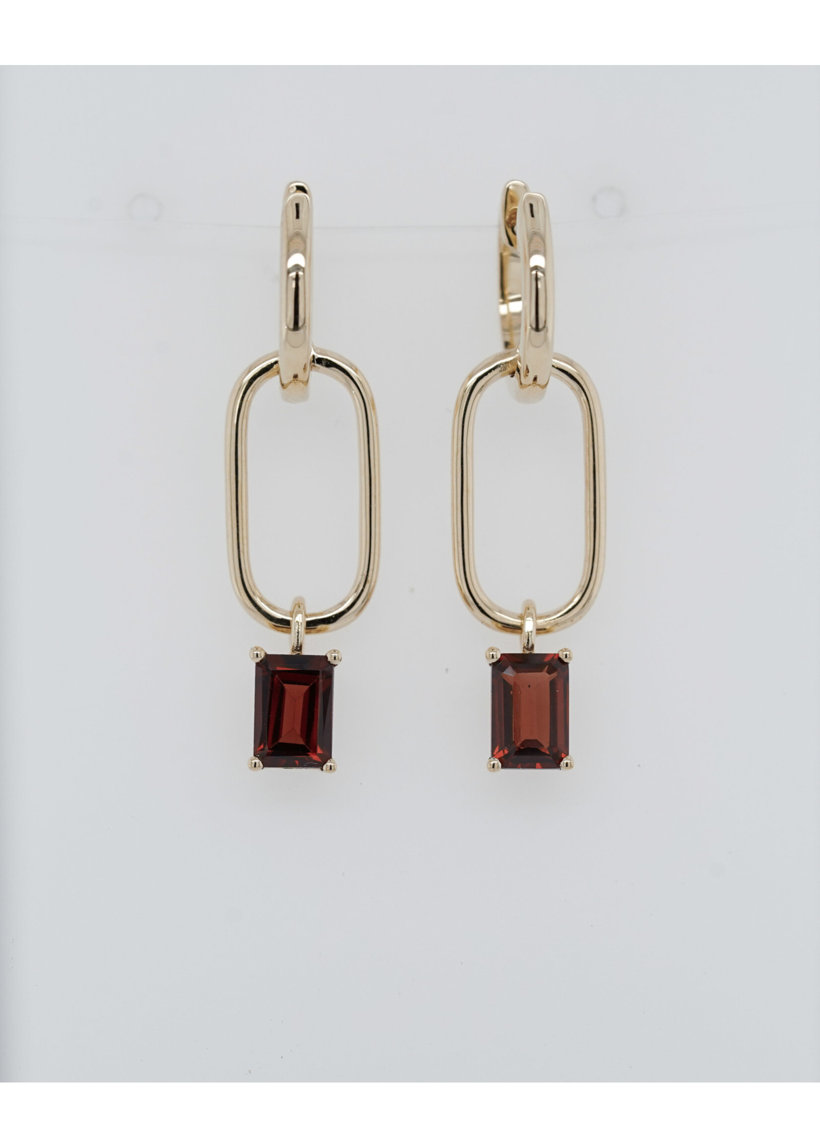 14KY 3.50g 6x4mm Garnet Paperclip Earrings