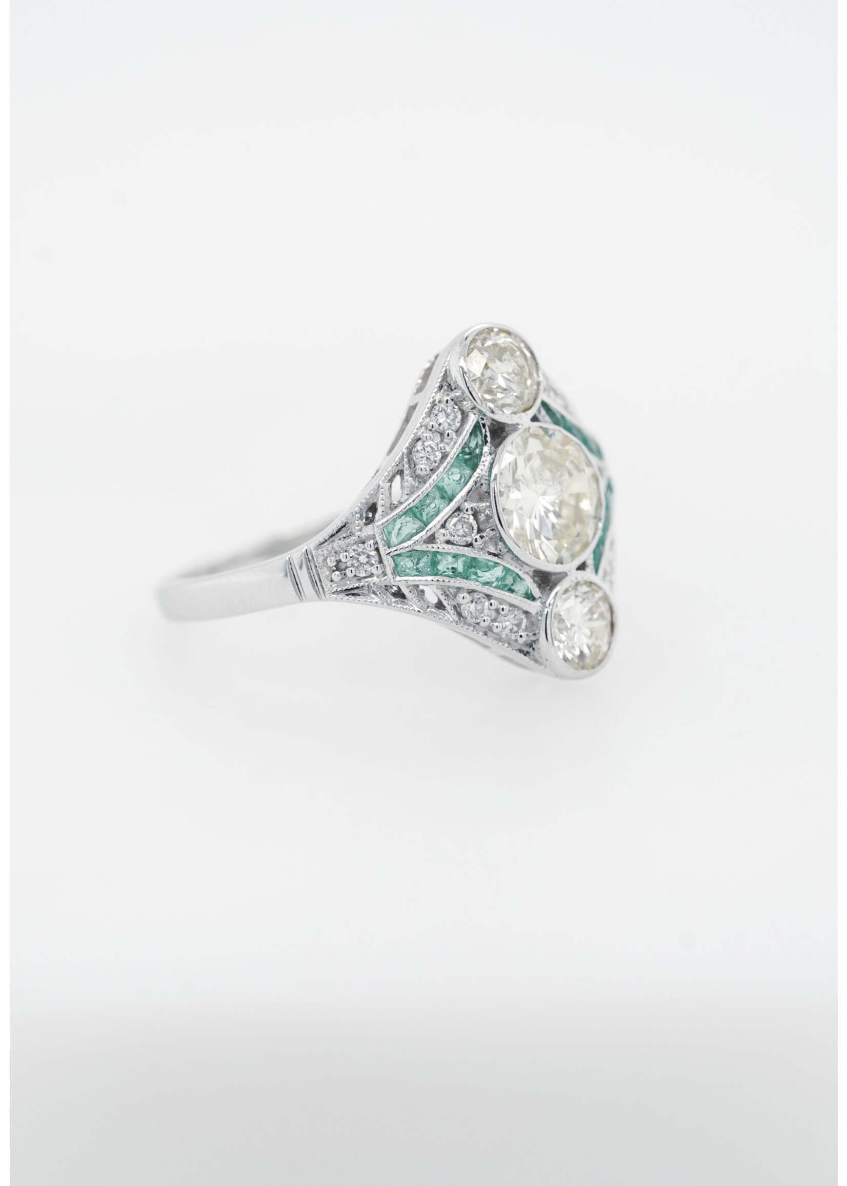 18KW 5.50g 2.21ctw (1.00ctr) M/I1 Round Diamond & Emerald Vintage Inspired Ring (size 7)